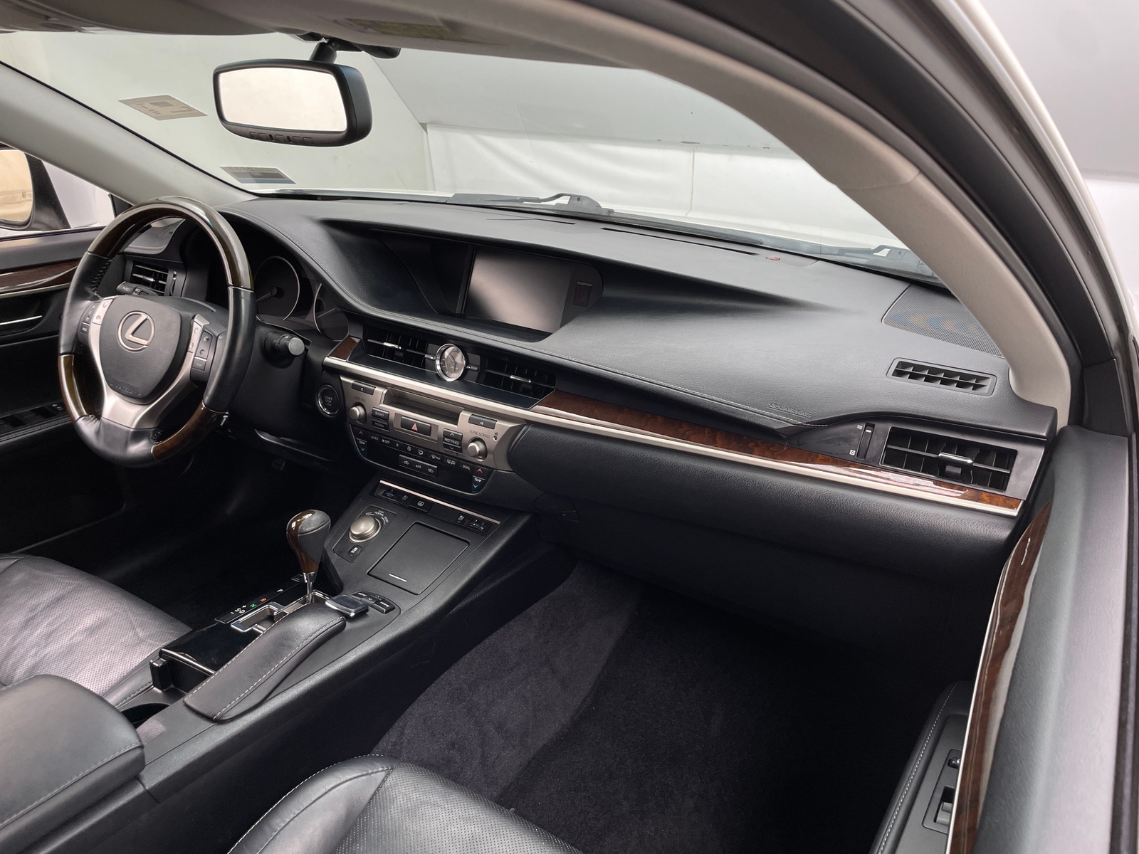 Thumbnail: 2015 Lexus ES - 2