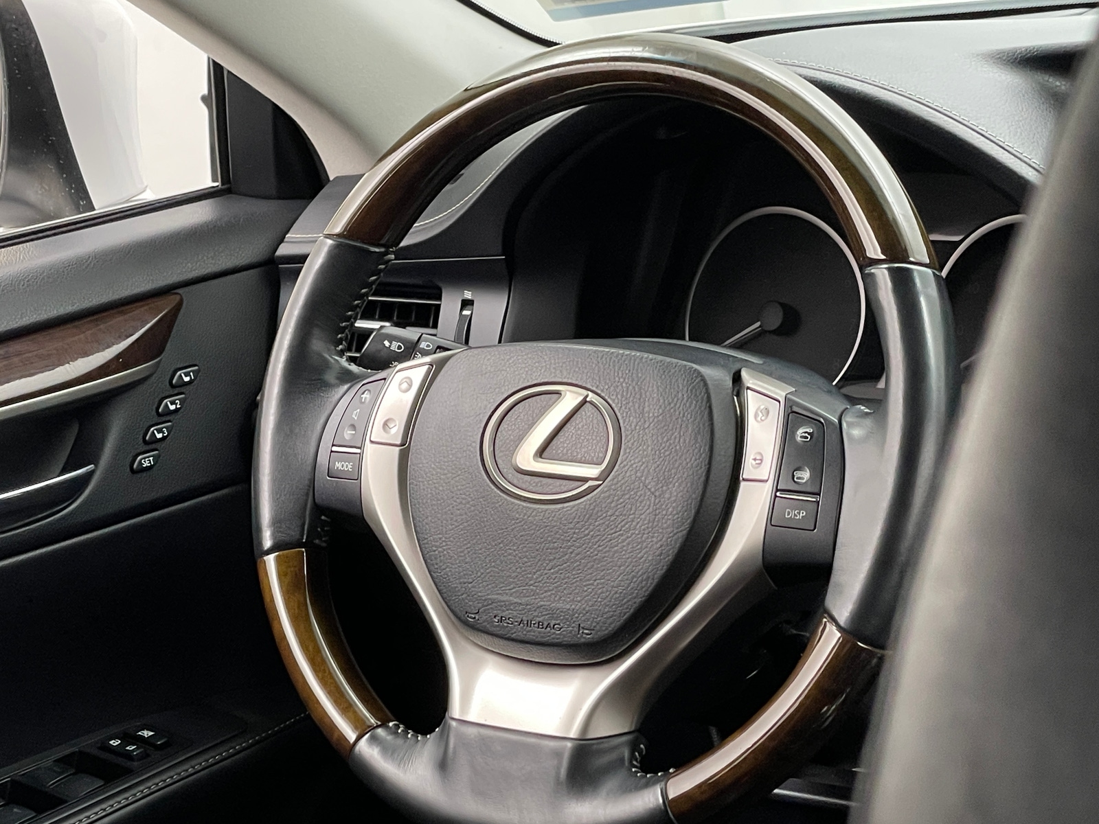 Thumbnail: 2015 Lexus ES - 4