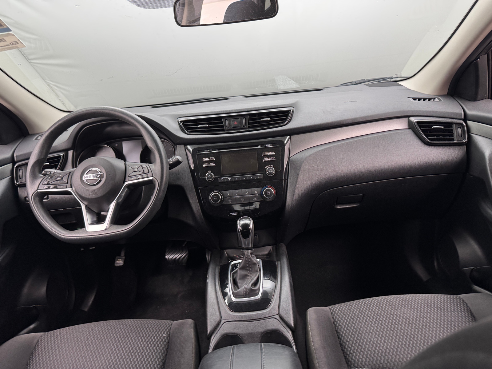 Thumbnail: 2017 Nissan Rogue Sport - 3