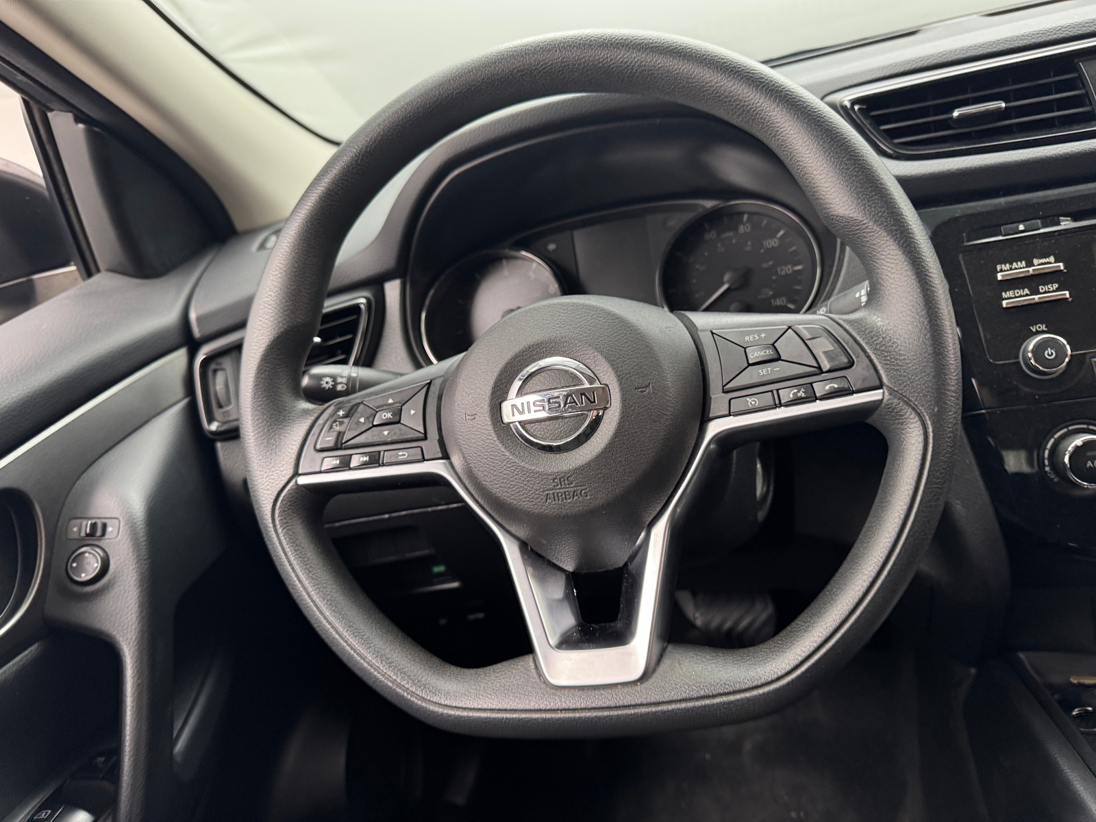 Thumbnail: 2017 Nissan Rogue Sport - 5
