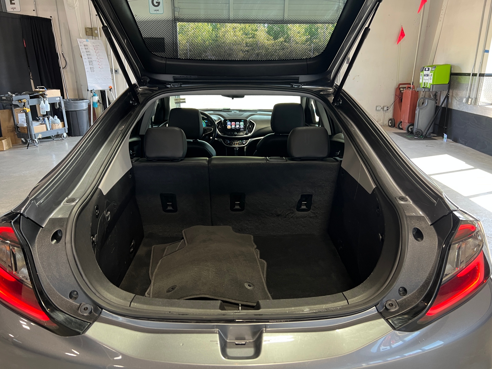 Thumbnail: 2018 Chevrolet Volt - 6