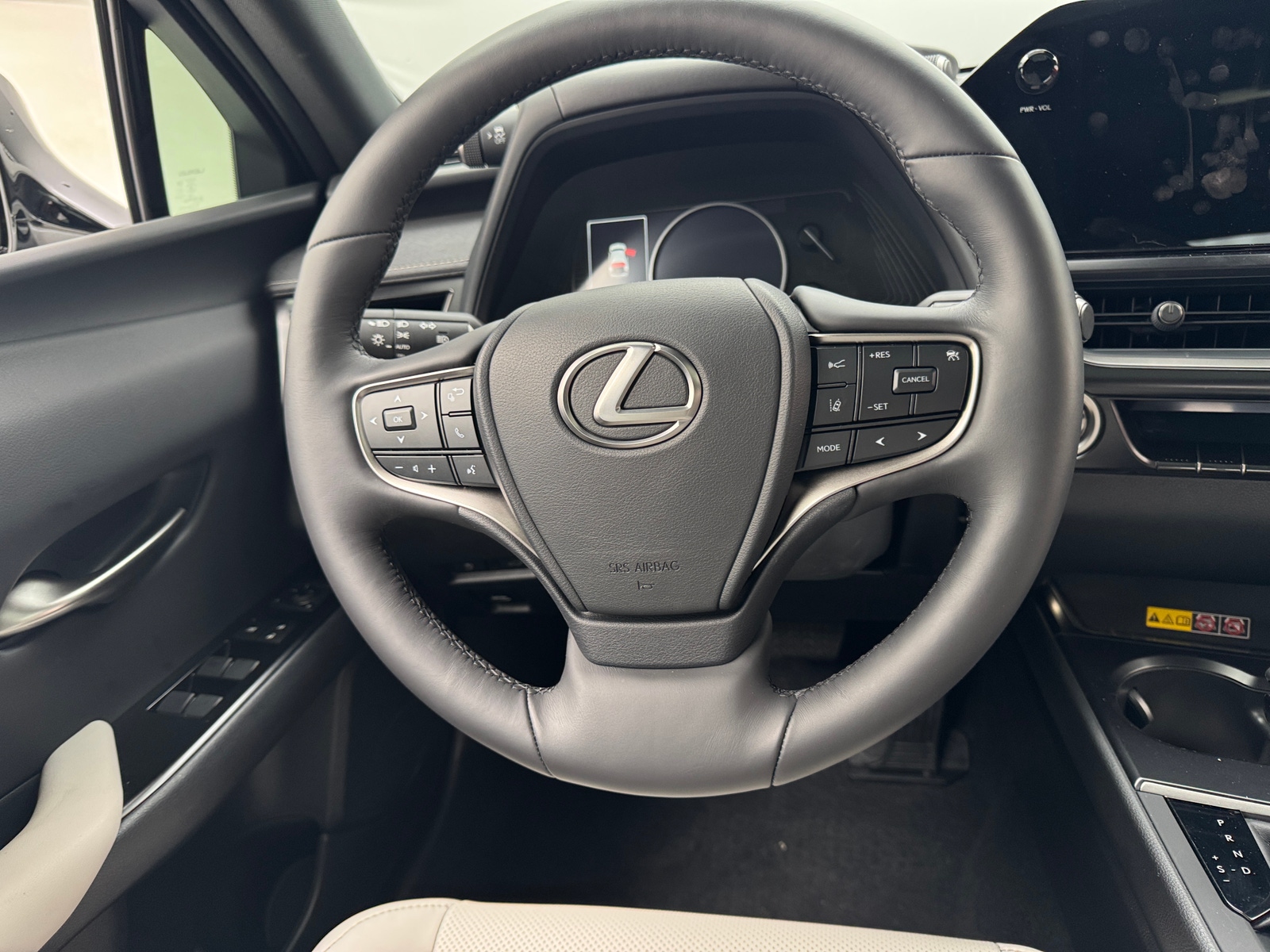 Thumbnail: 2024 Lexus UX - 4