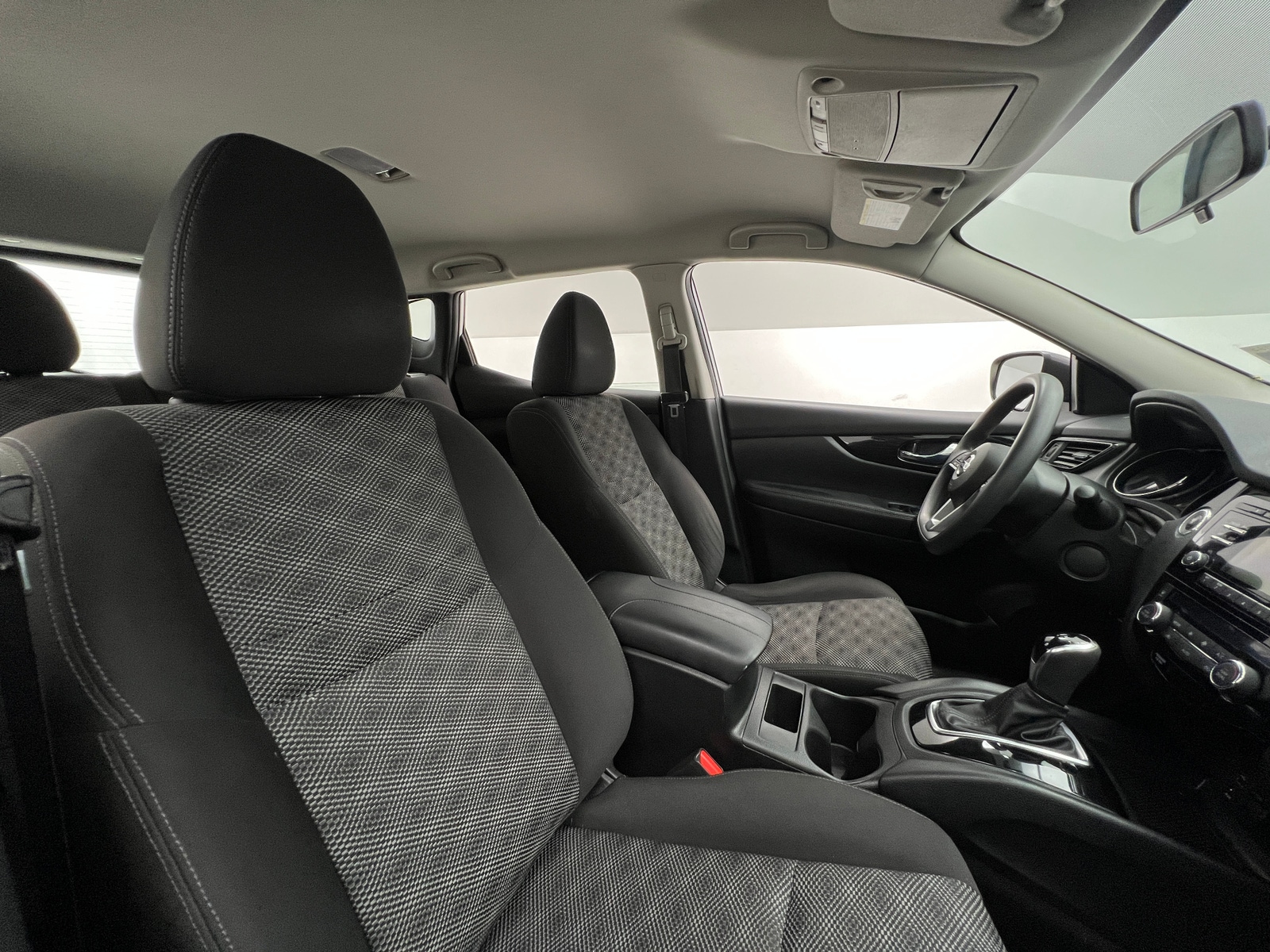 Thumbnail: 2017 Nissan Rogue Sport - 2