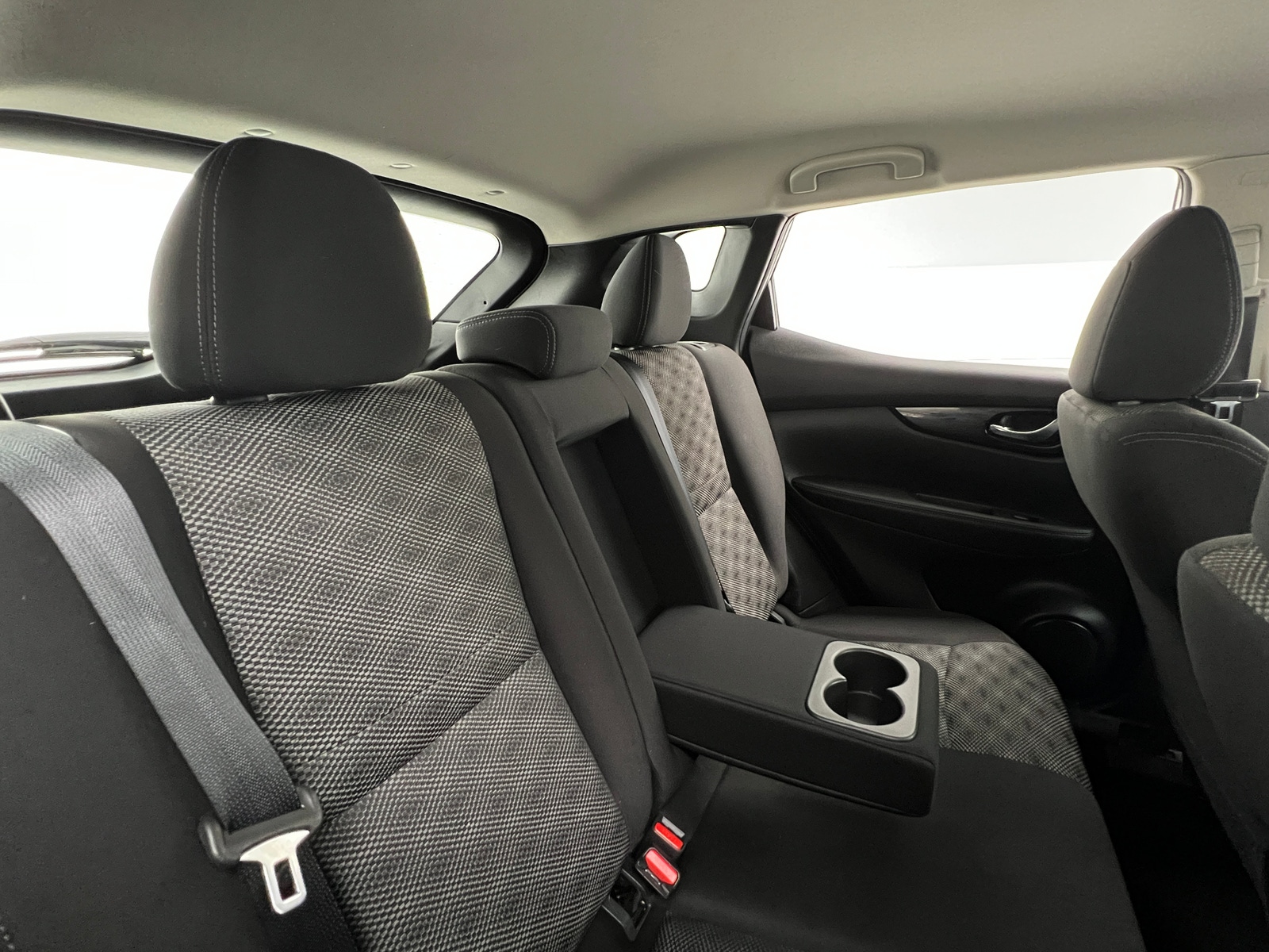 Thumbnail: 2017 Nissan Rogue Sport - 6