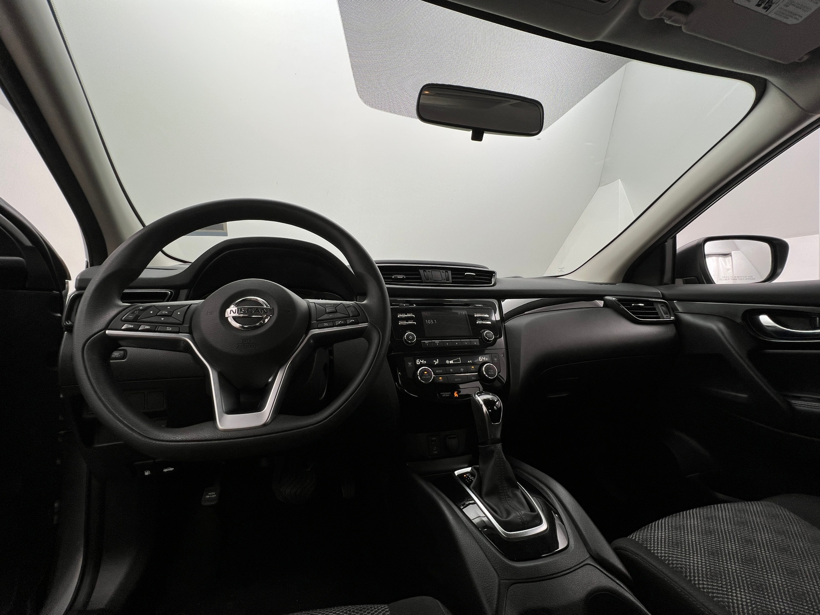 Thumbnail: 2017 Nissan Rogue Sport - 3