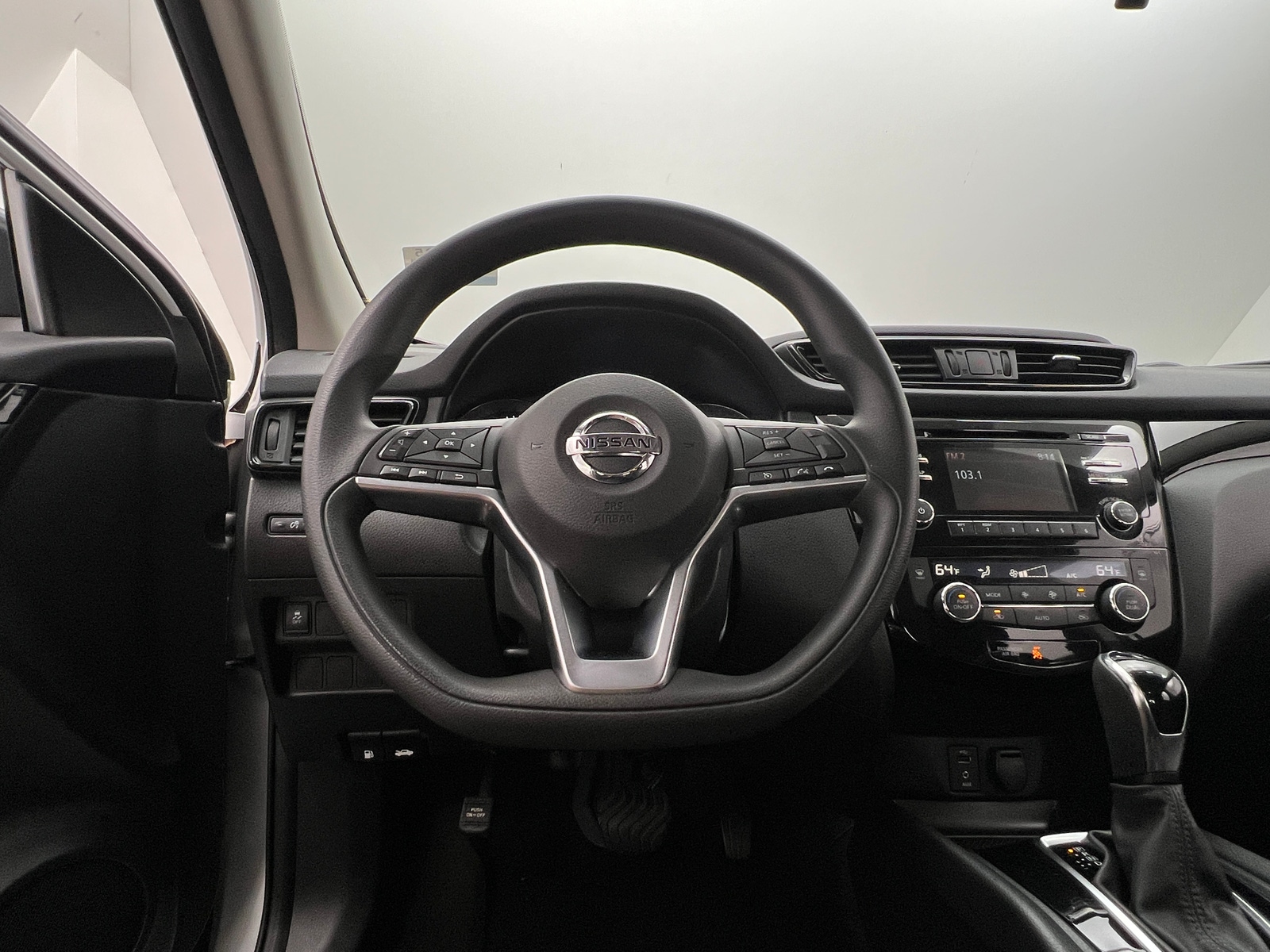 Thumbnail: 2017 Nissan Rogue Sport - 5