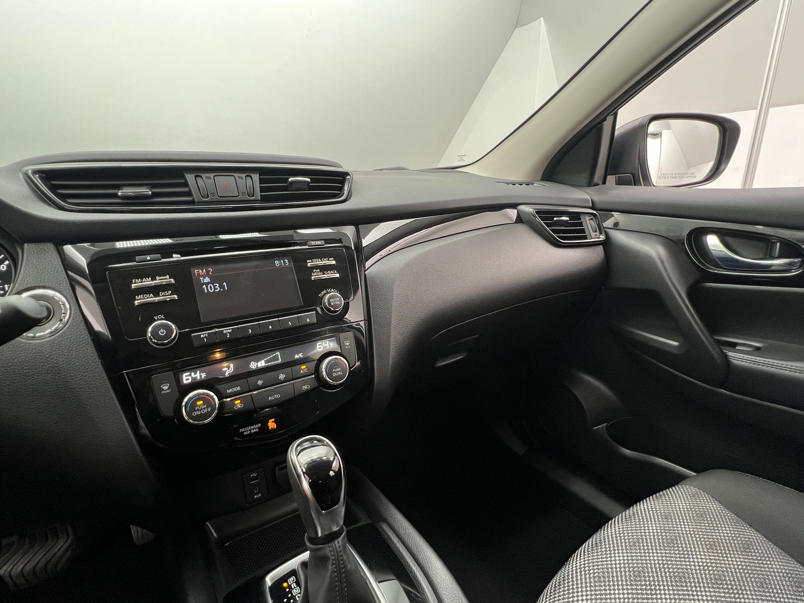 Thumbnail: 2017 Nissan Rogue Sport - 4