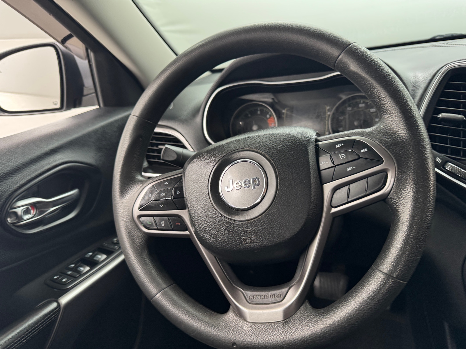Thumbnail: 2021 Jeep Cherokee - 5