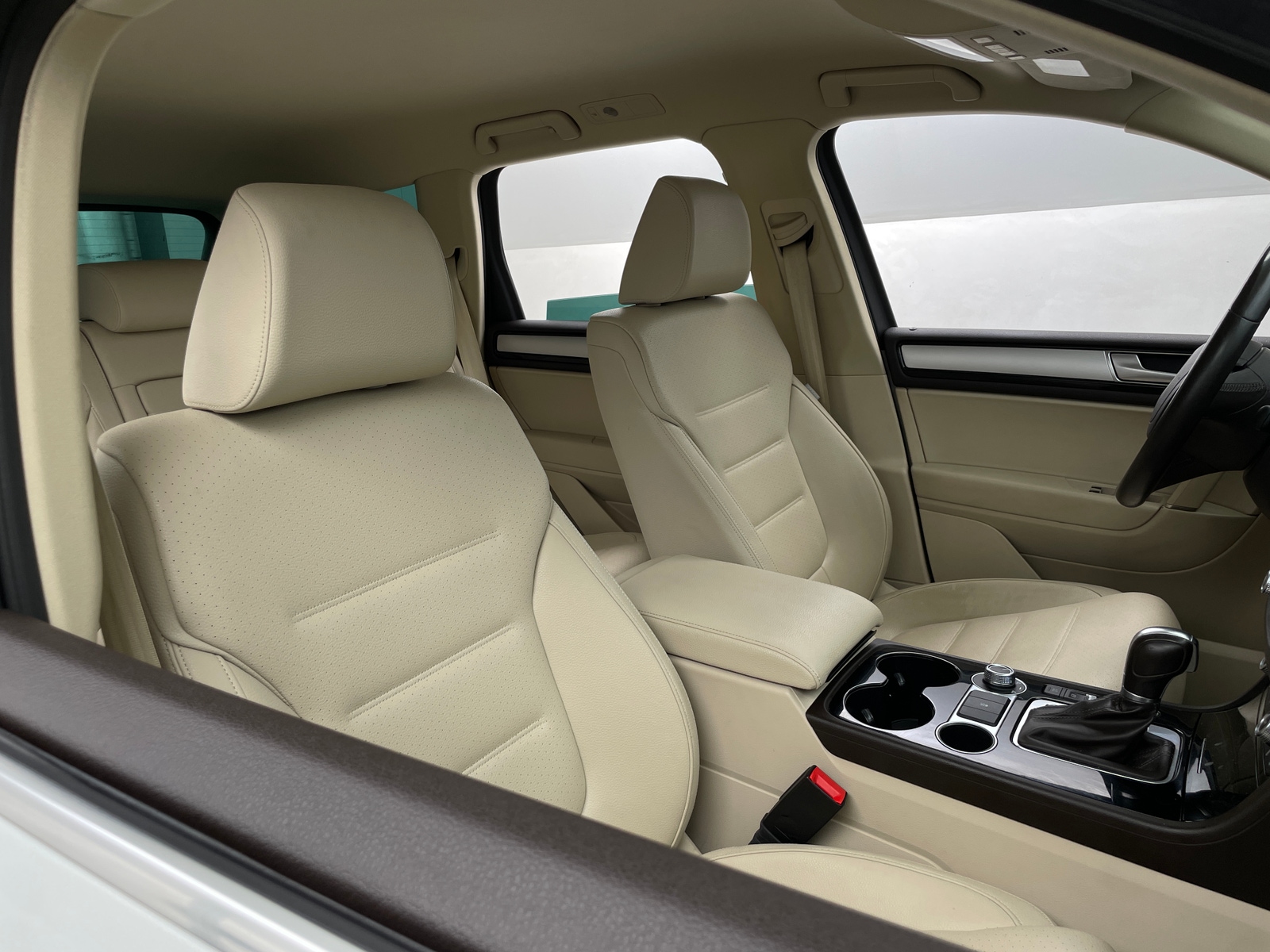 Thumbnail: 2017 Volkswagen Touareg - 2