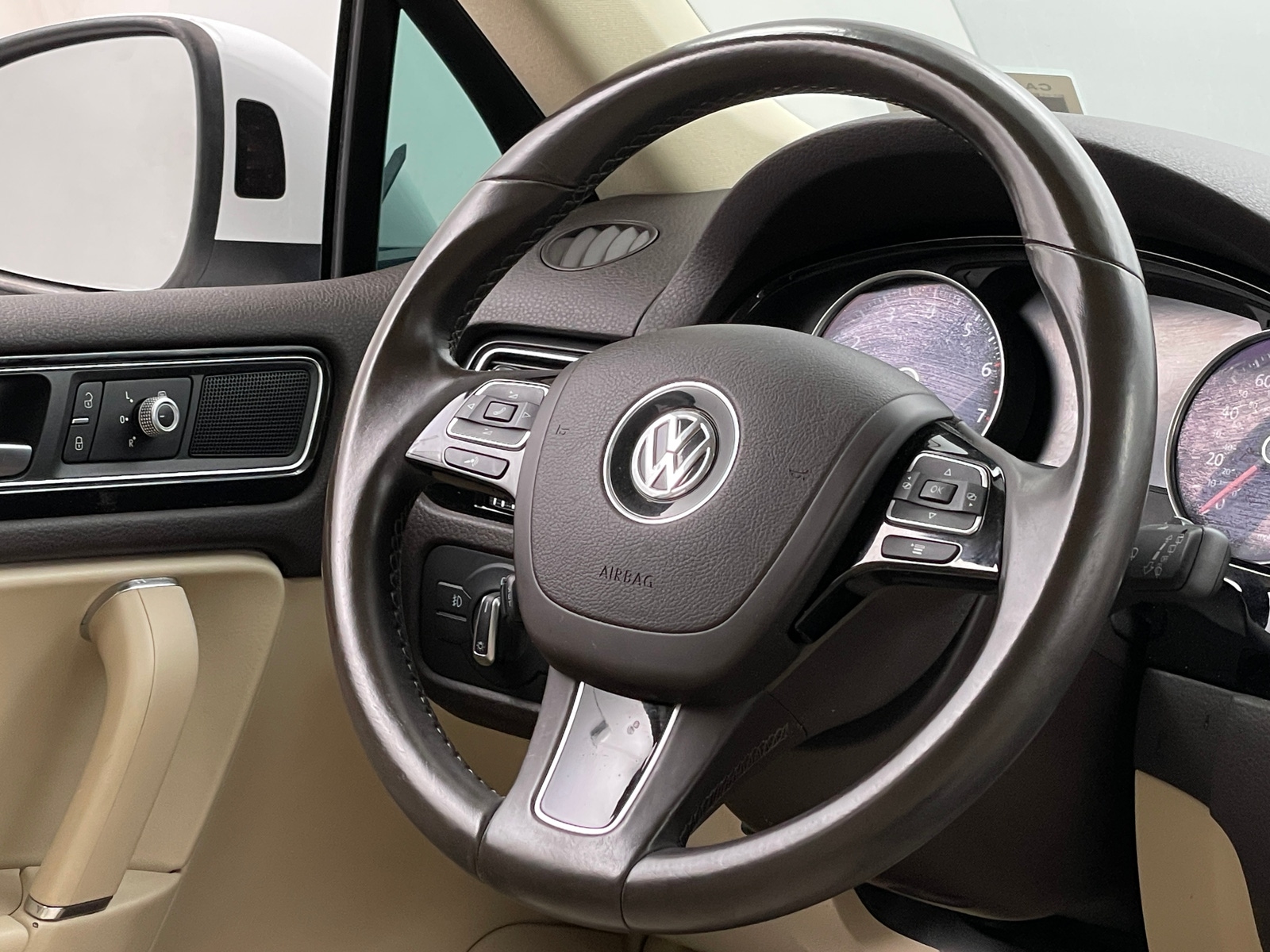 Thumbnail: 2017 Volkswagen Touareg - 5