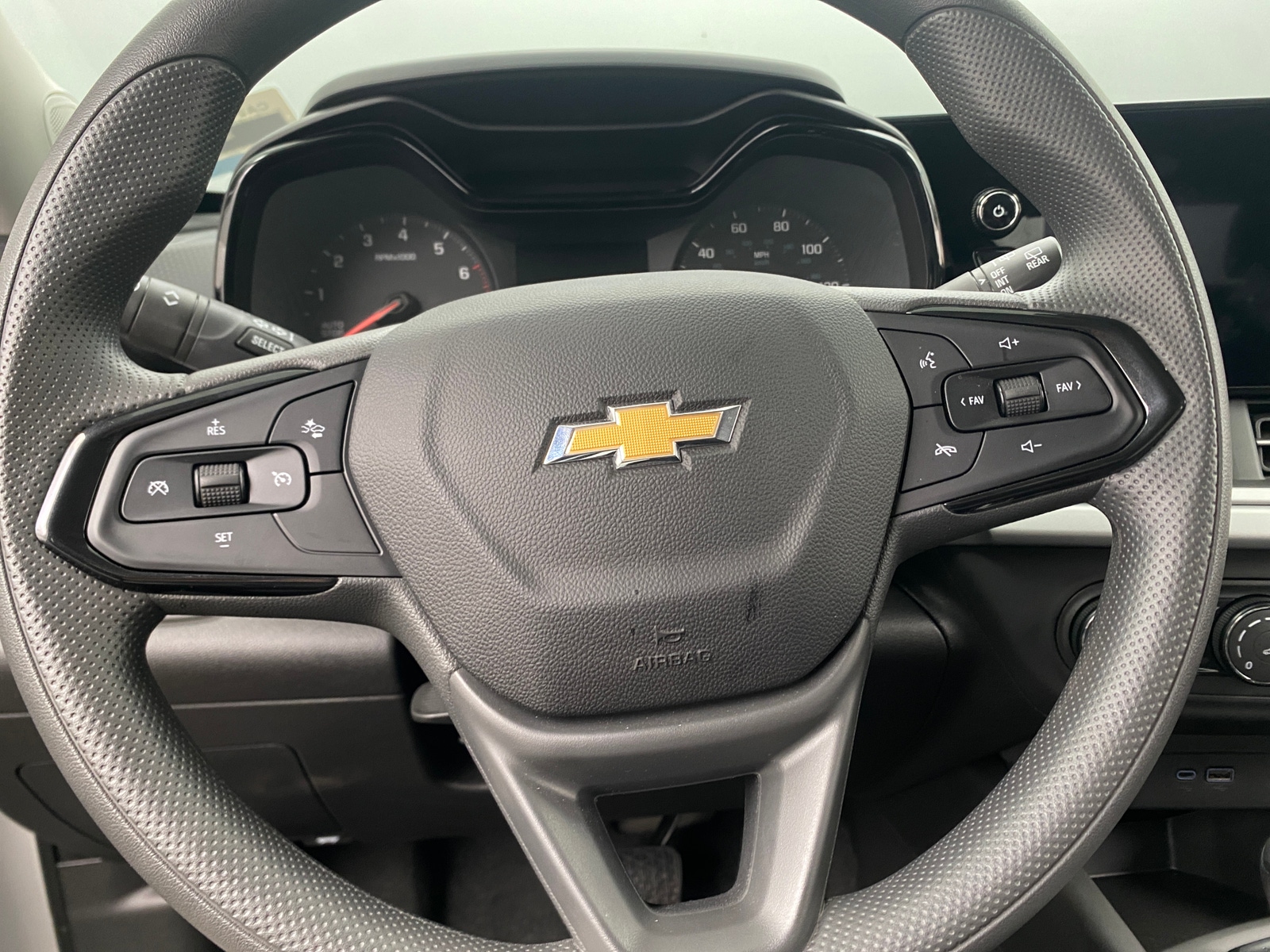 Thumbnail: 2025 Chevrolet Trax - 5