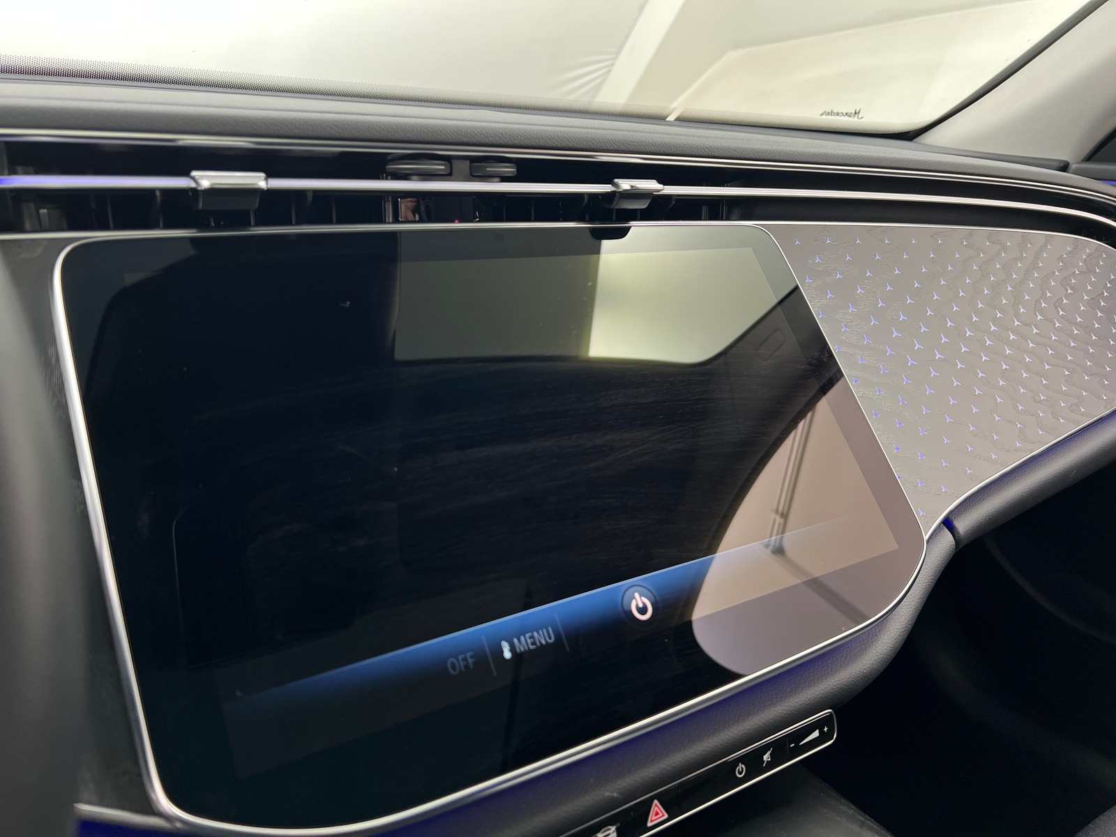 Thumbnail: 2024 Mercedes-Benz E-Class - 3