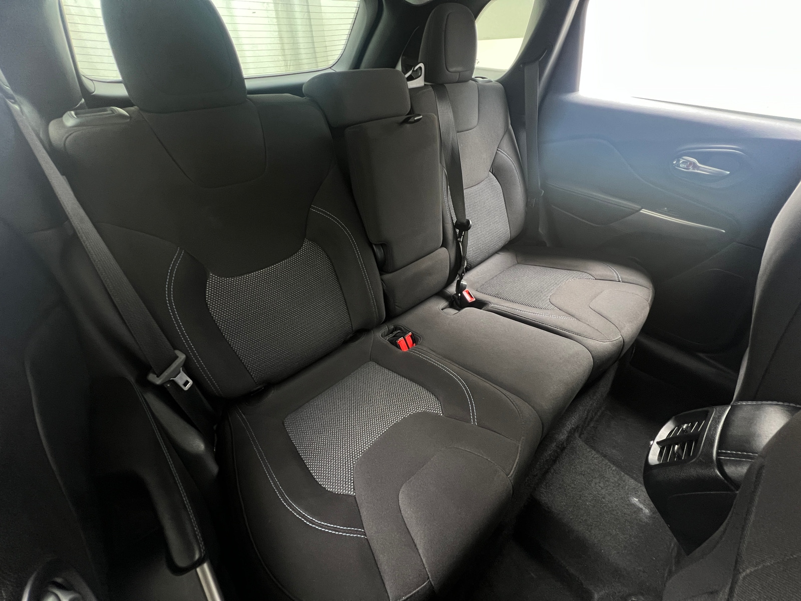 Thumbnail: 2020 Jeep Cherokee - 6