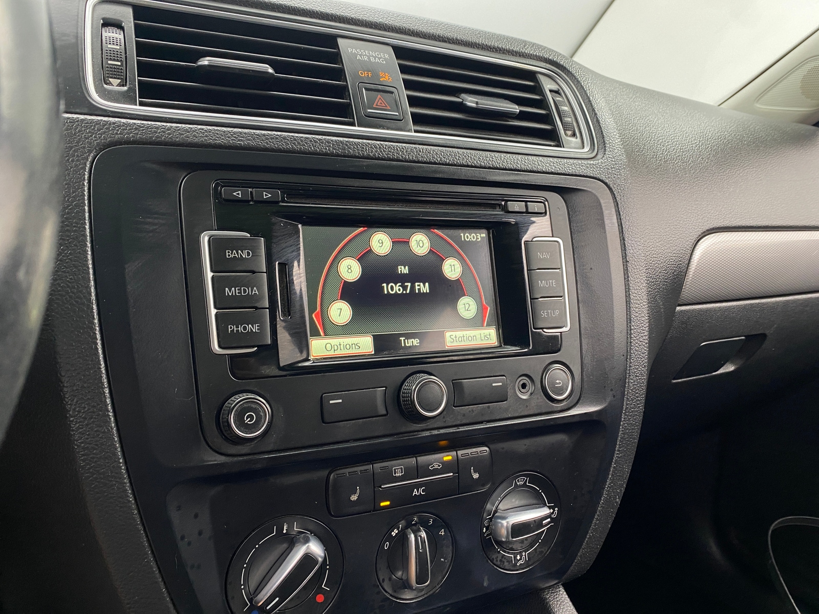 Thumbnail: 2015 Volkswagen Jetta - 4