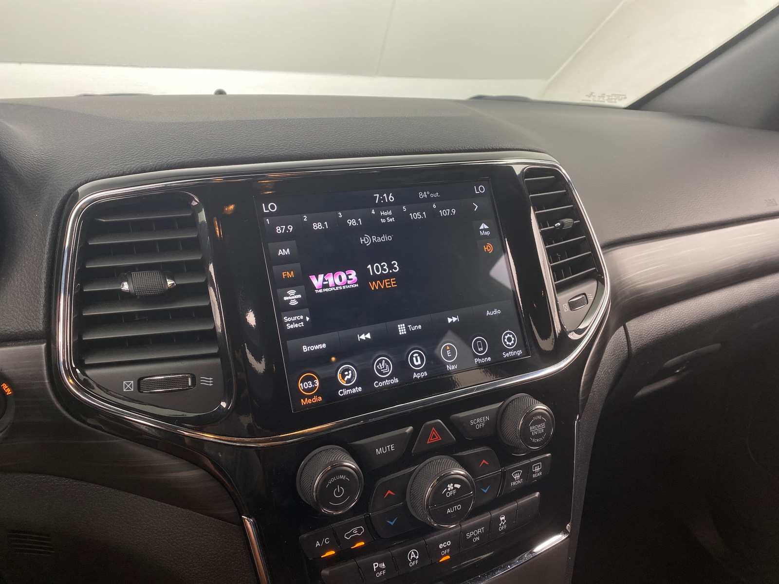 Thumbnail: 2022 Jeep Grand Cherokee - 4