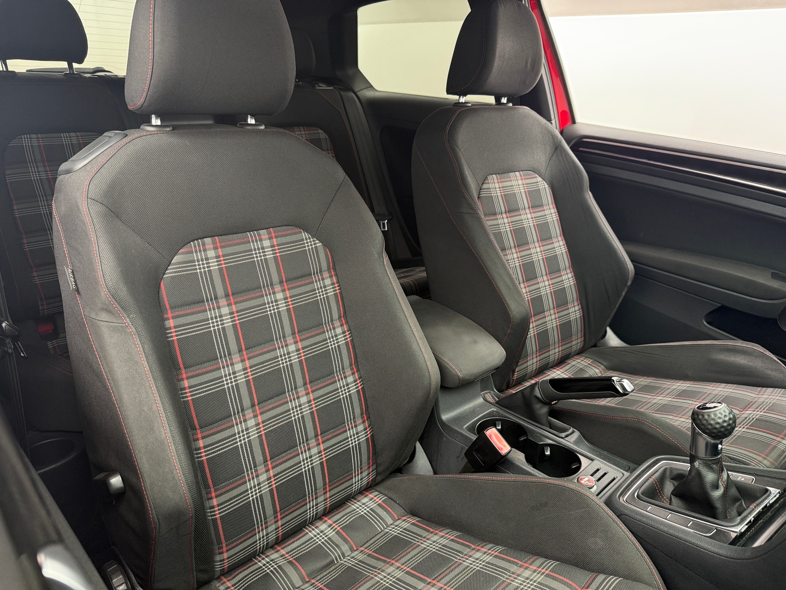Thumbnail: 2015 Volkswagen Golf - 2