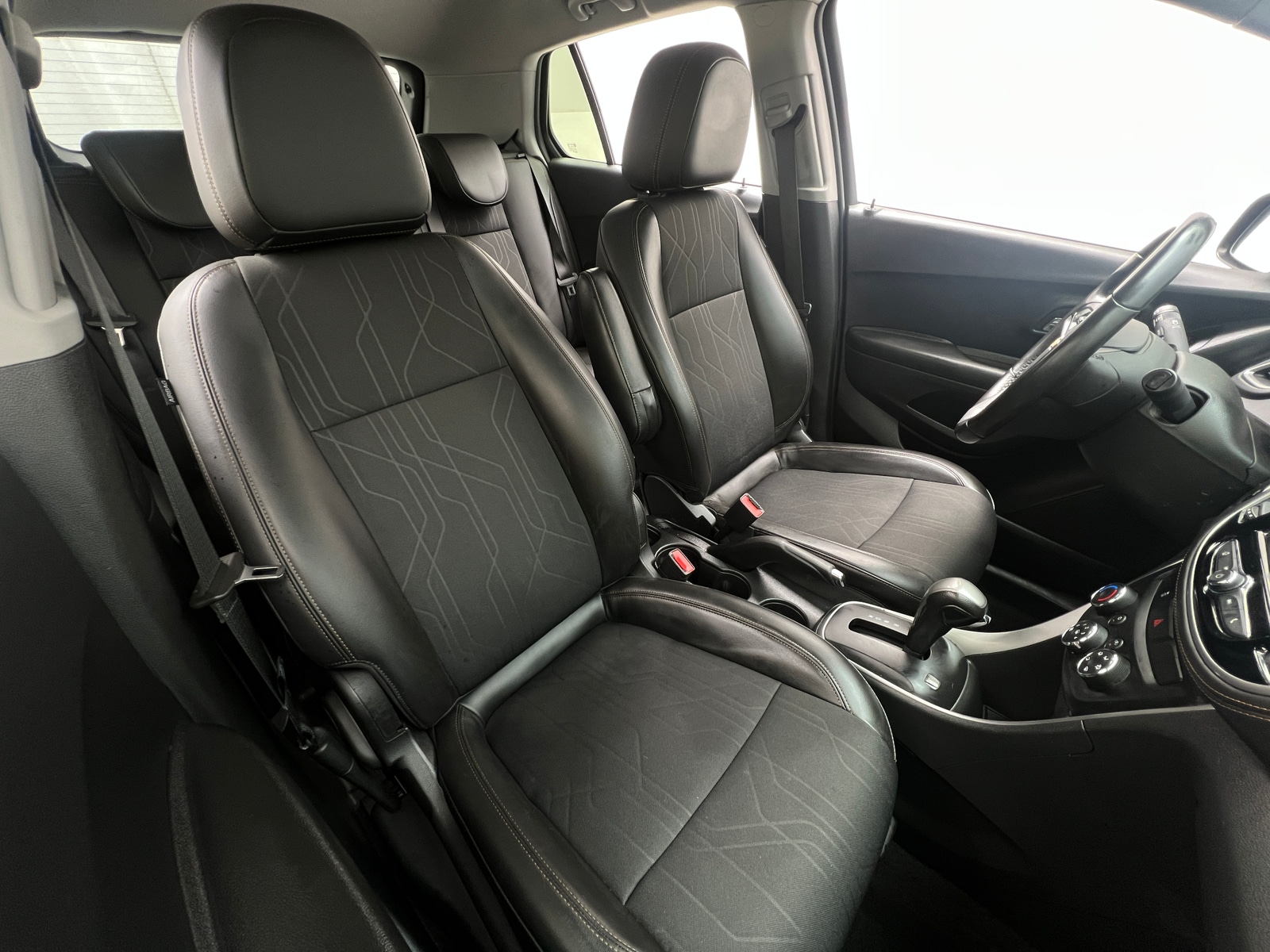 Thumbnail: 2022 Chevrolet Trax - 2