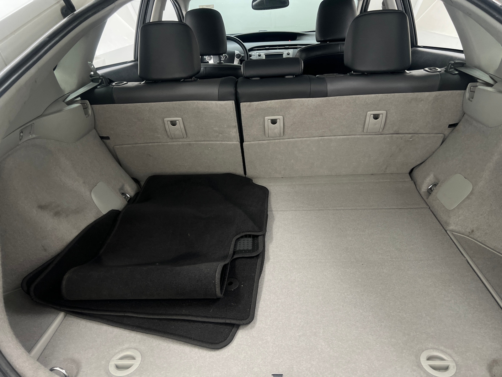 Thumbnail: 2013 Toyota Prius - 7