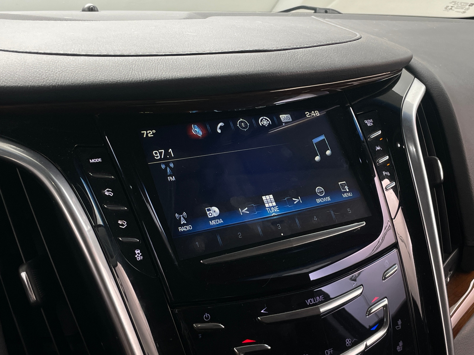 Thumbnail: 2019 Cadillac Escalade - 3