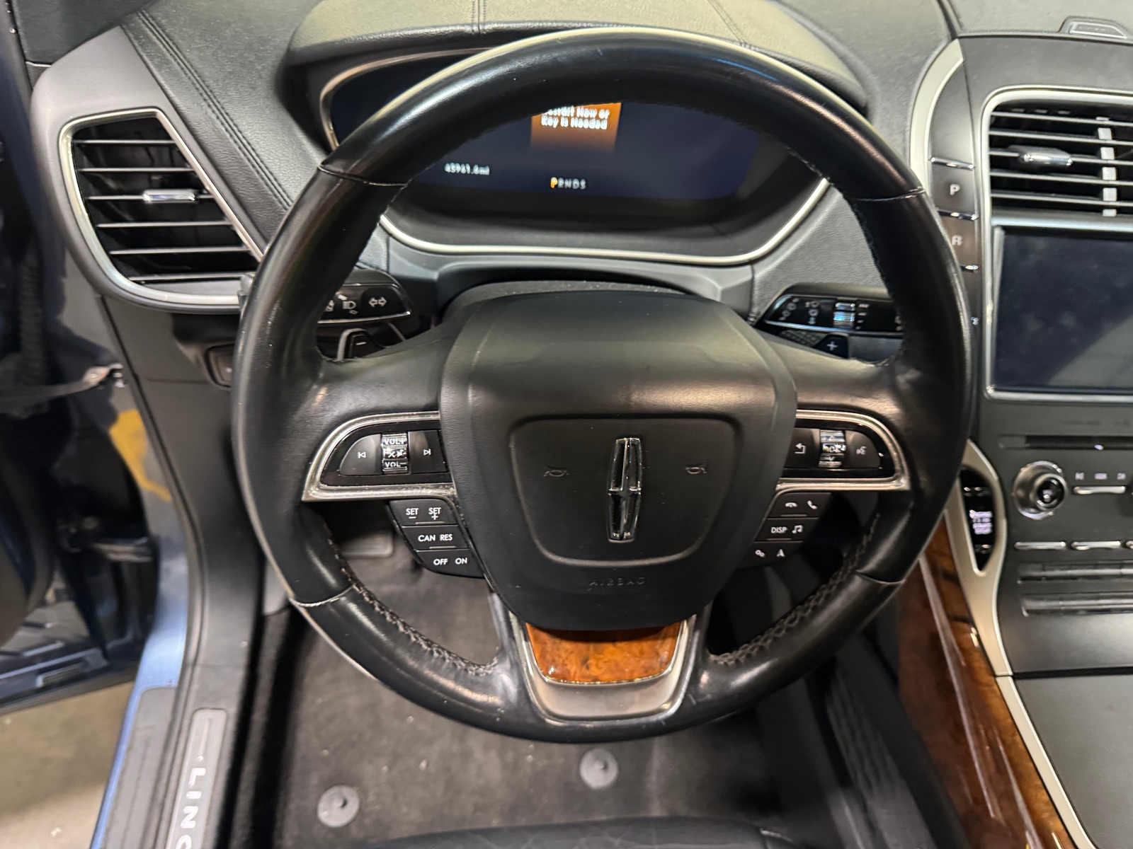 Thumbnail: 2019 Lincoln Nautilus - 4
