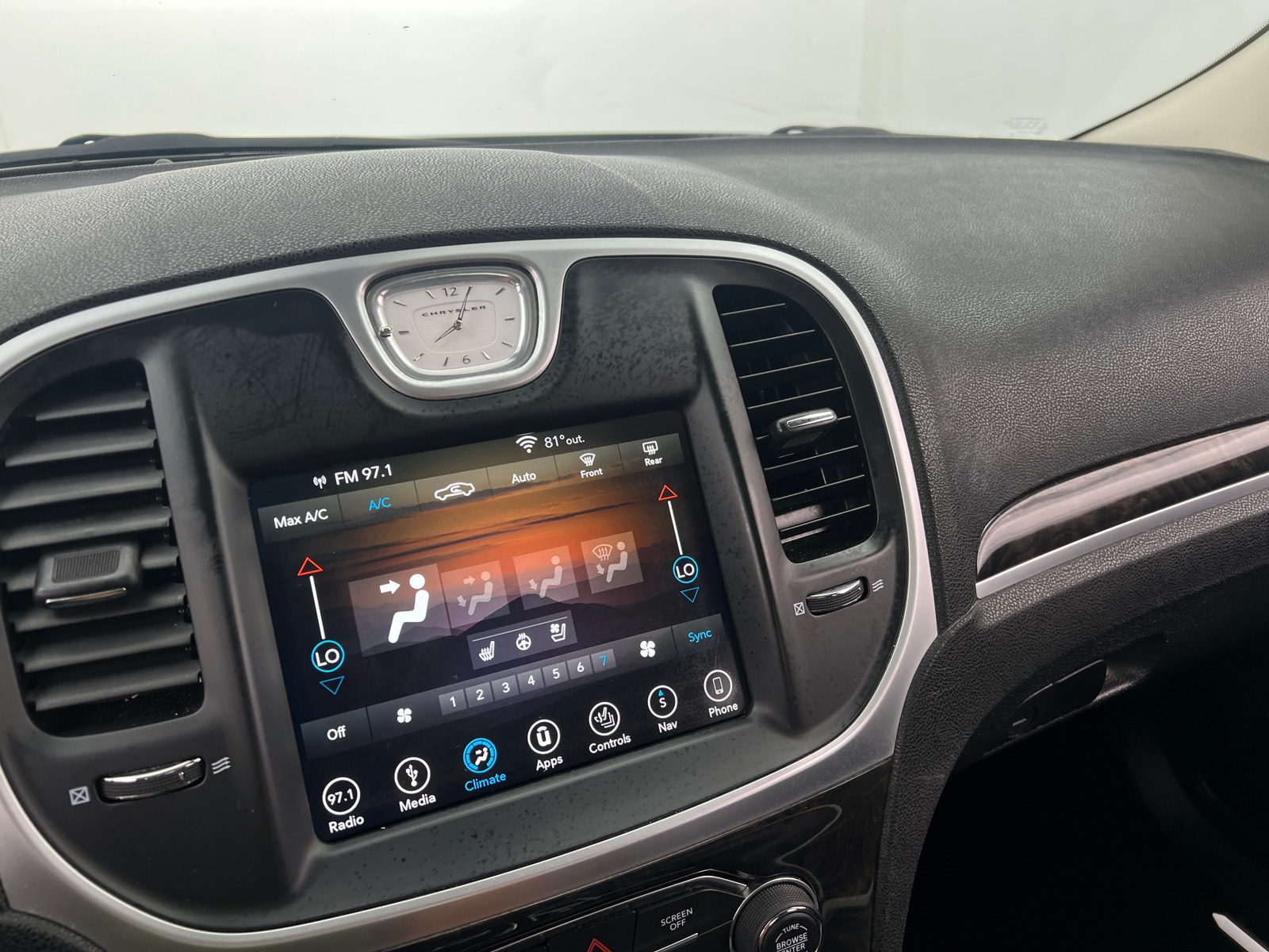 Thumbnail: 2019 Chrysler 300 - 3