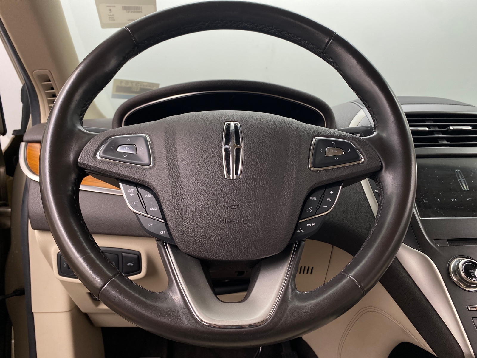 Thumbnail: 2017 Lincoln MKC - 4