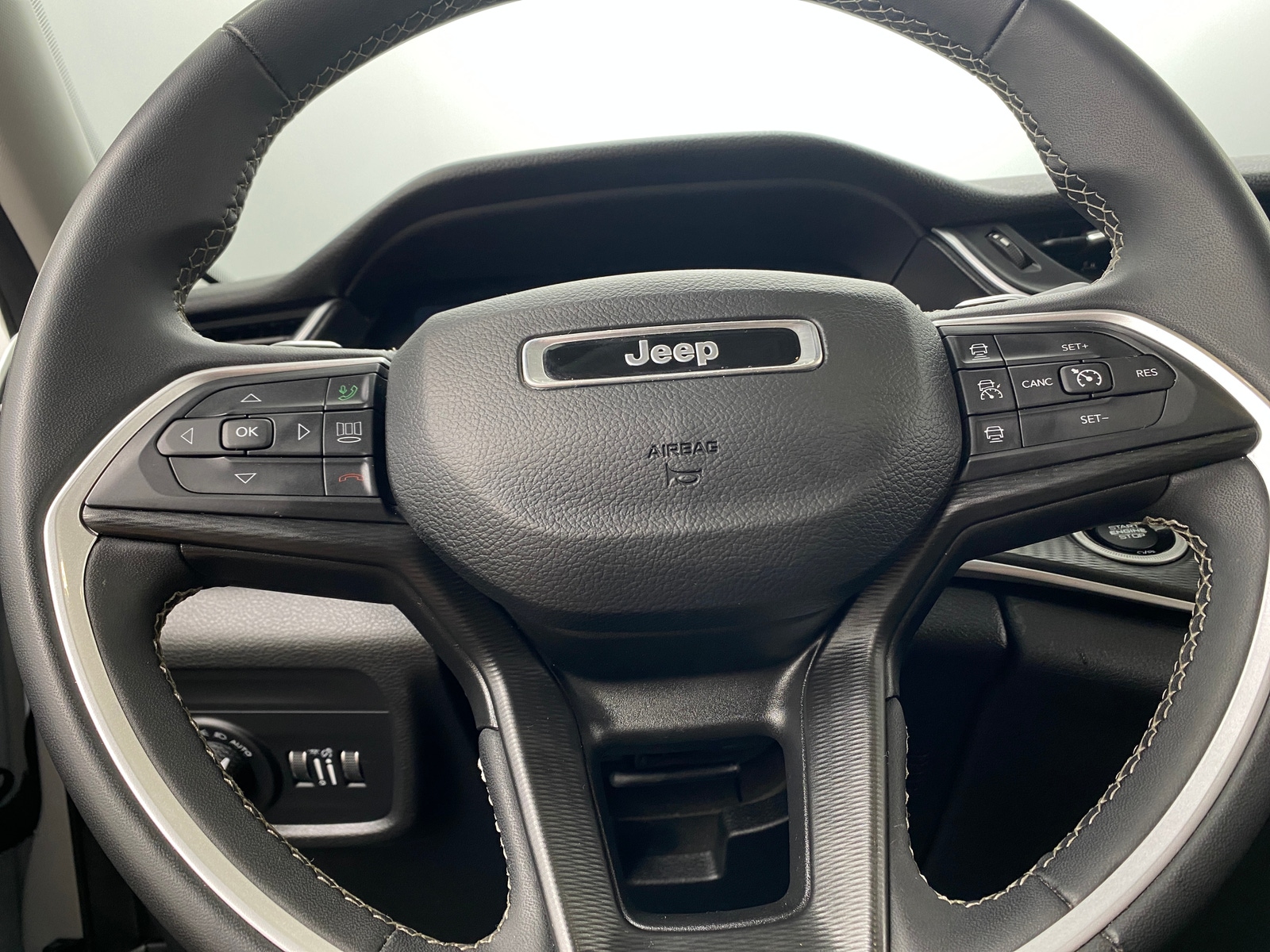Thumbnail: 2023 Jeep Grand Cherokee L - 5