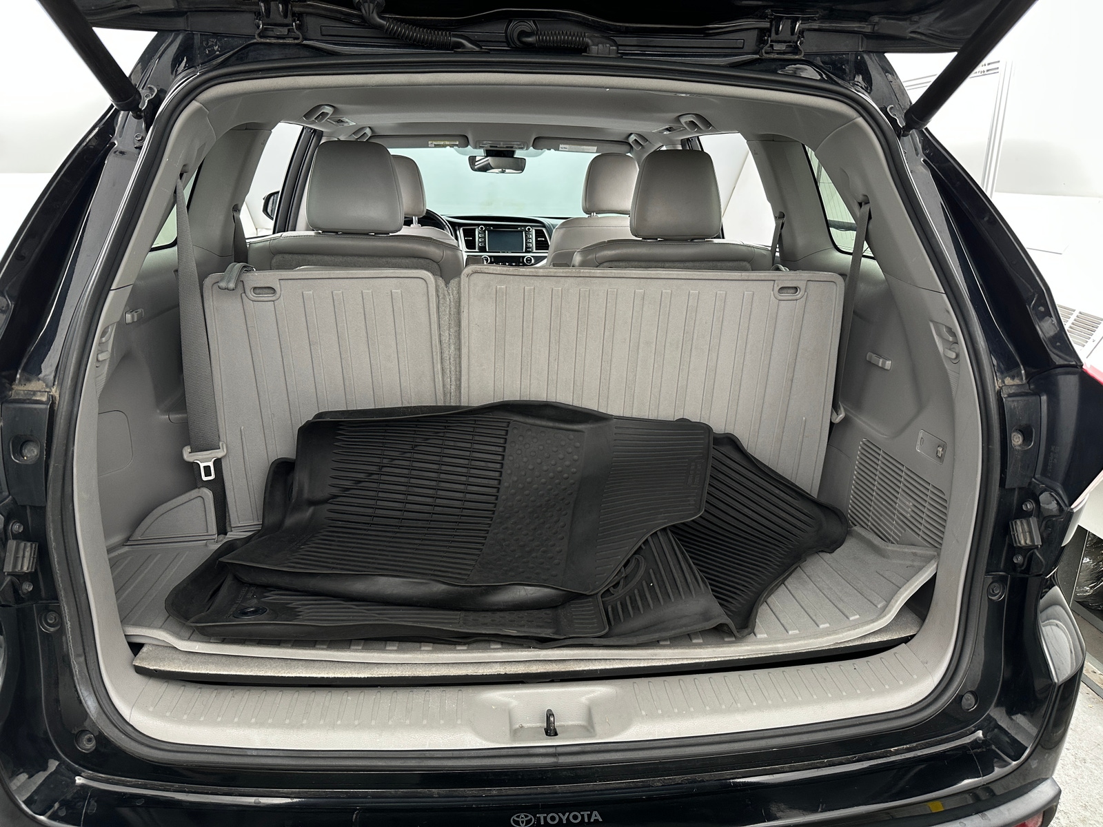 Thumbnail: 2017 Toyota Highlander - 6