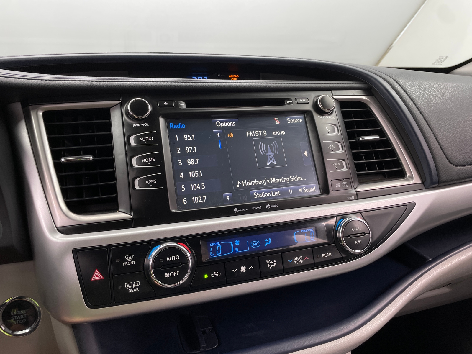 Thumbnail: 2017 Toyota Highlander - 3