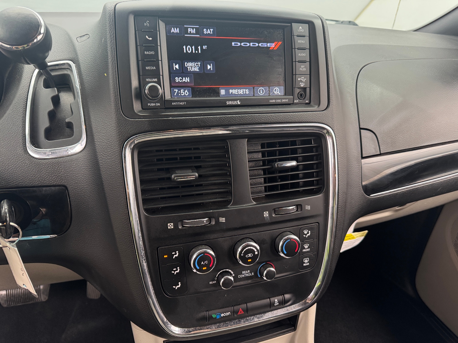 Thumbnail: 2018 Dodge Grand Caravan - 3
