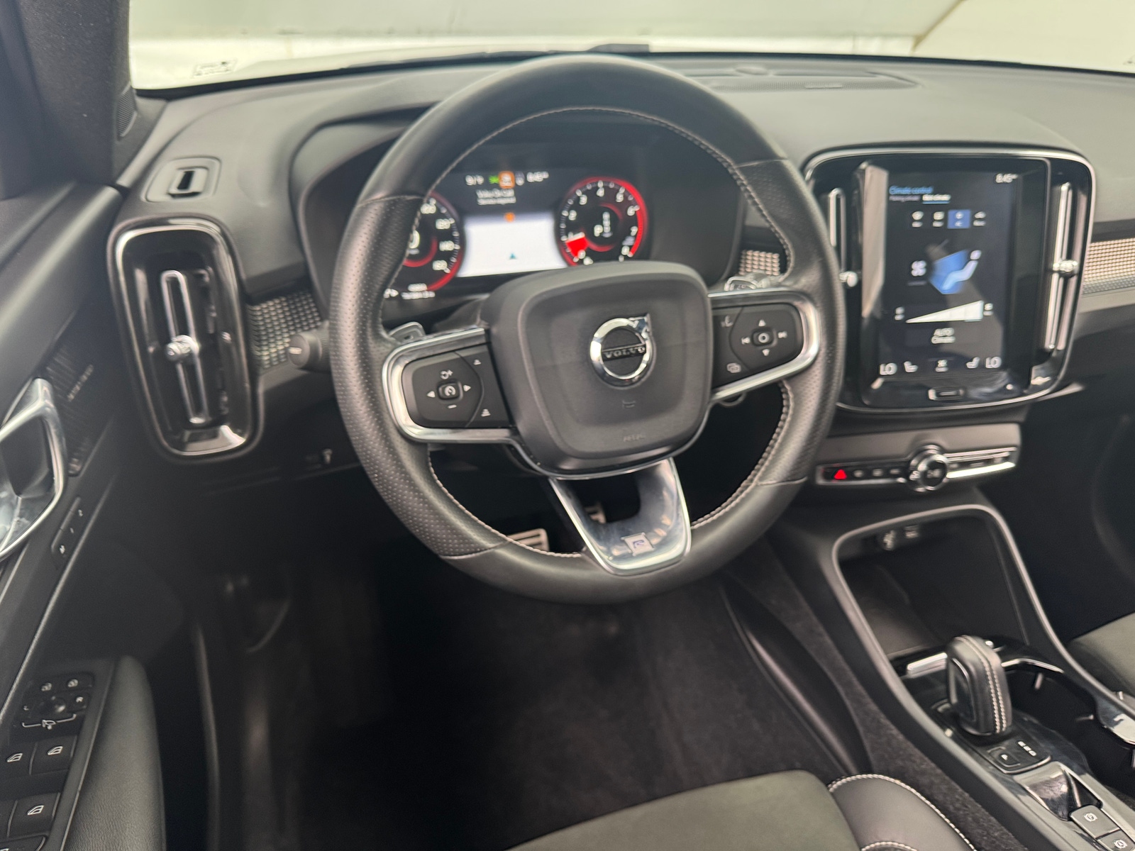 Thumbnail: 2019 Volvo XC40 - 4