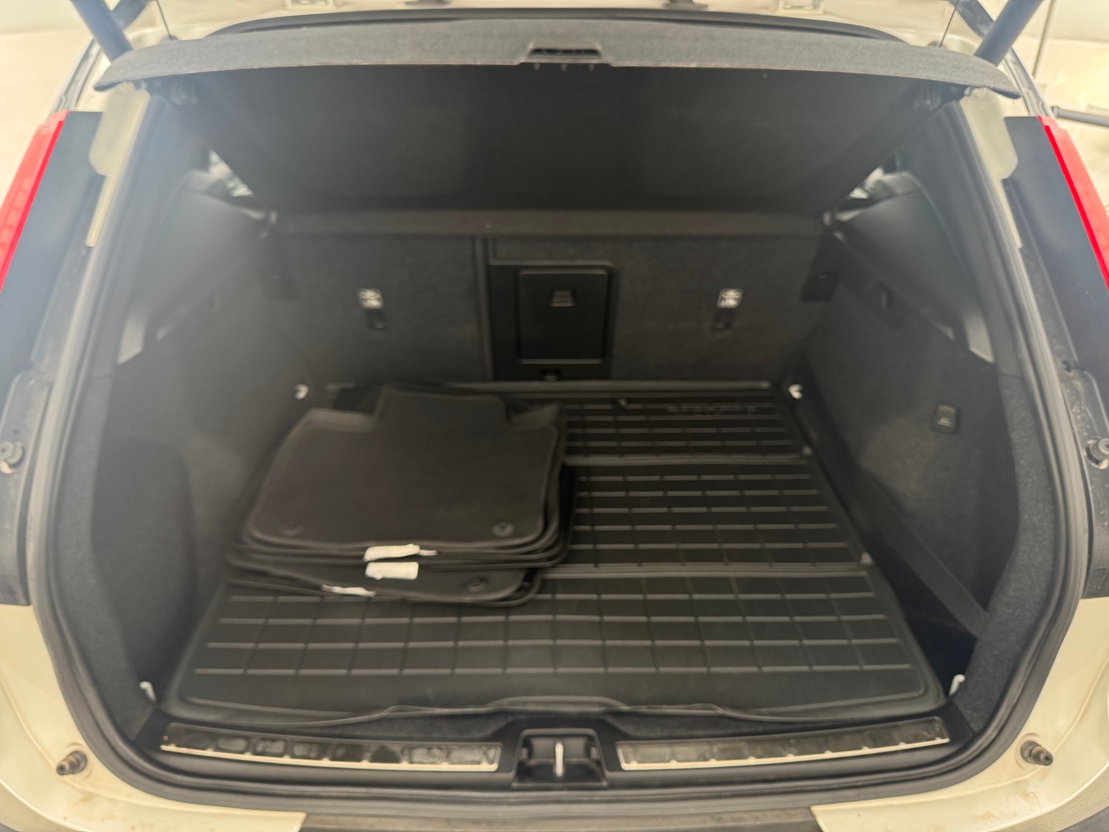 Thumbnail: 2019 Volvo XC40 - 6