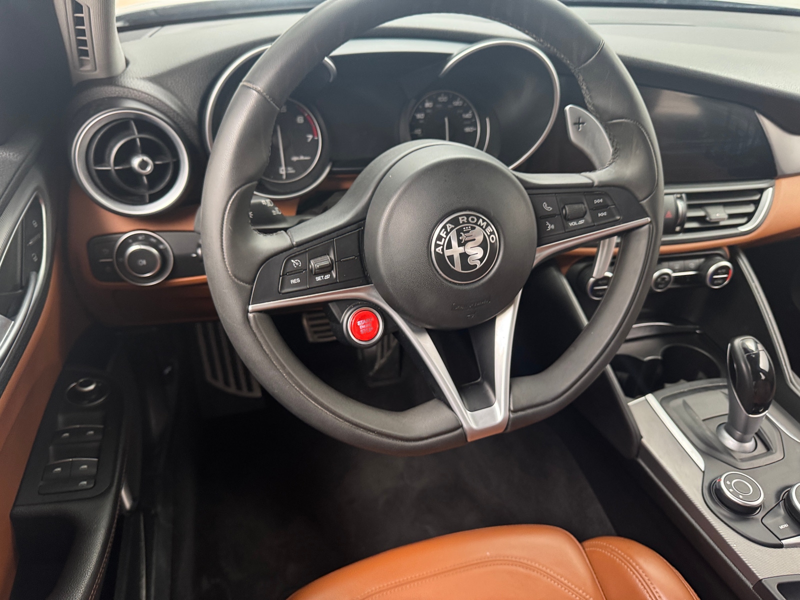 Thumbnail: 2019 Alfa Romeo Giulia - 4