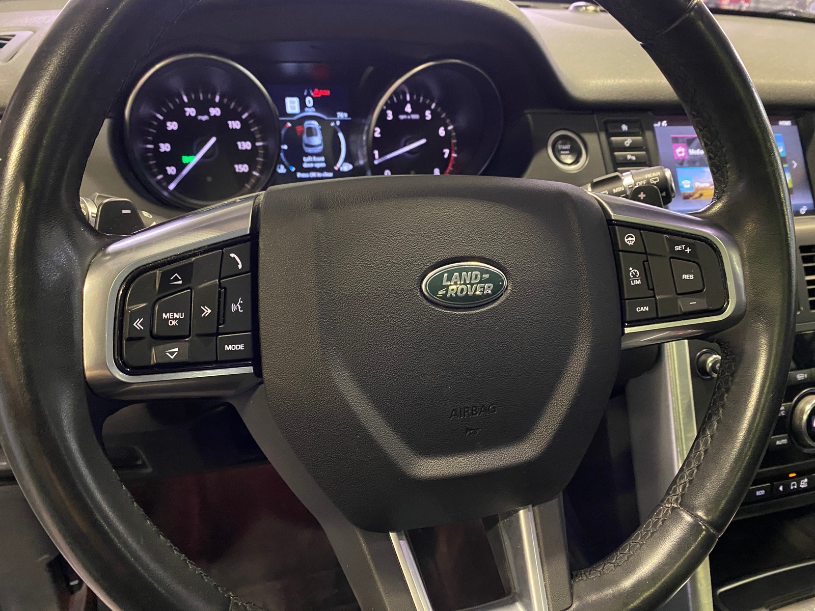 Thumbnail: 2019 Land Rover Discovery Sport - 4