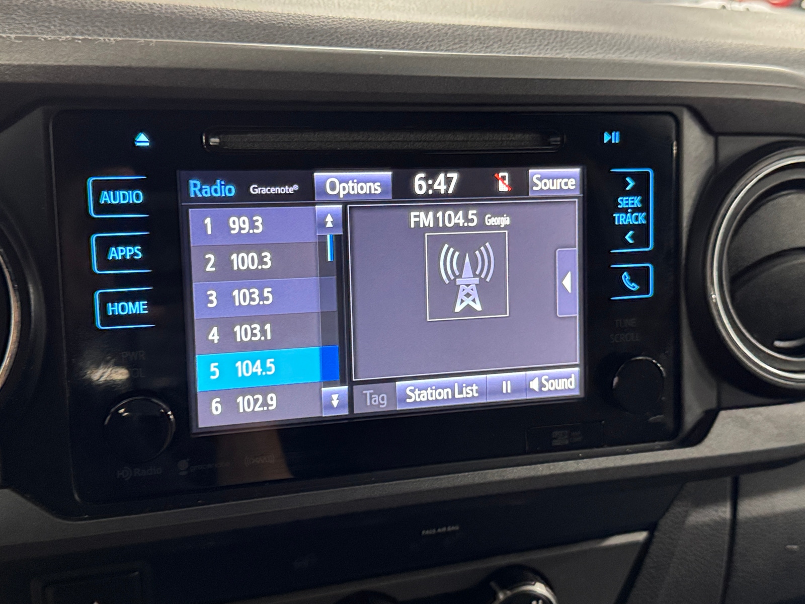 Thumbnail: 2019 Toyota Tacoma - 4