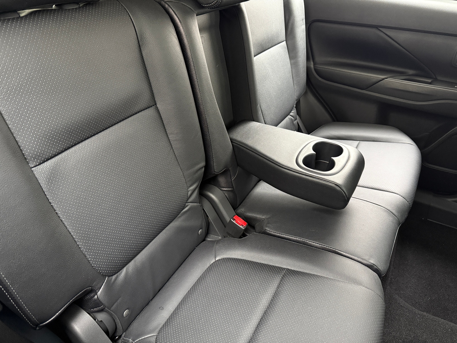 Thumbnail: 2017 Mitsubishi Outlander - 5