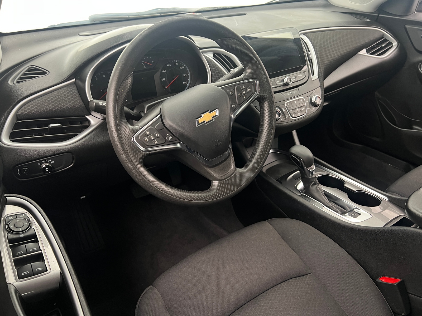 Thumbnail: 2023 Chevrolet Malibu - 3