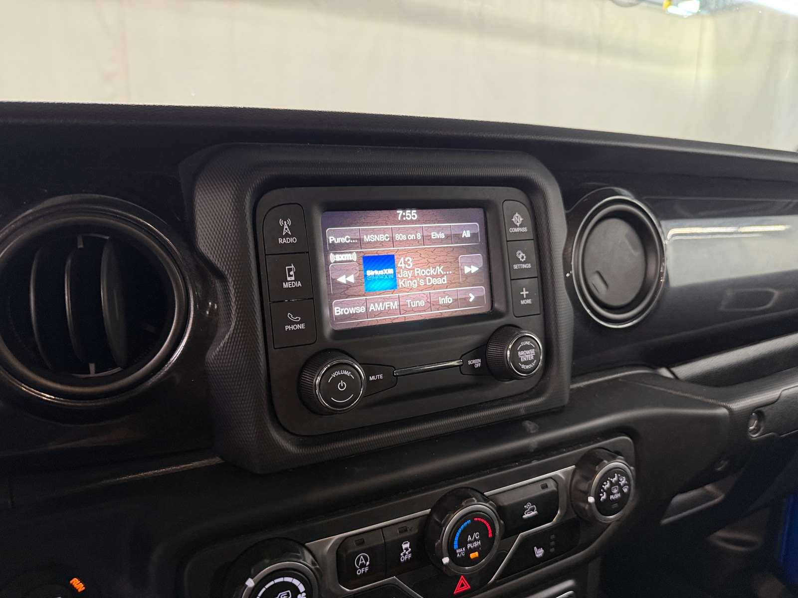 Thumbnail: 2020 Jeep Gladiator - 4