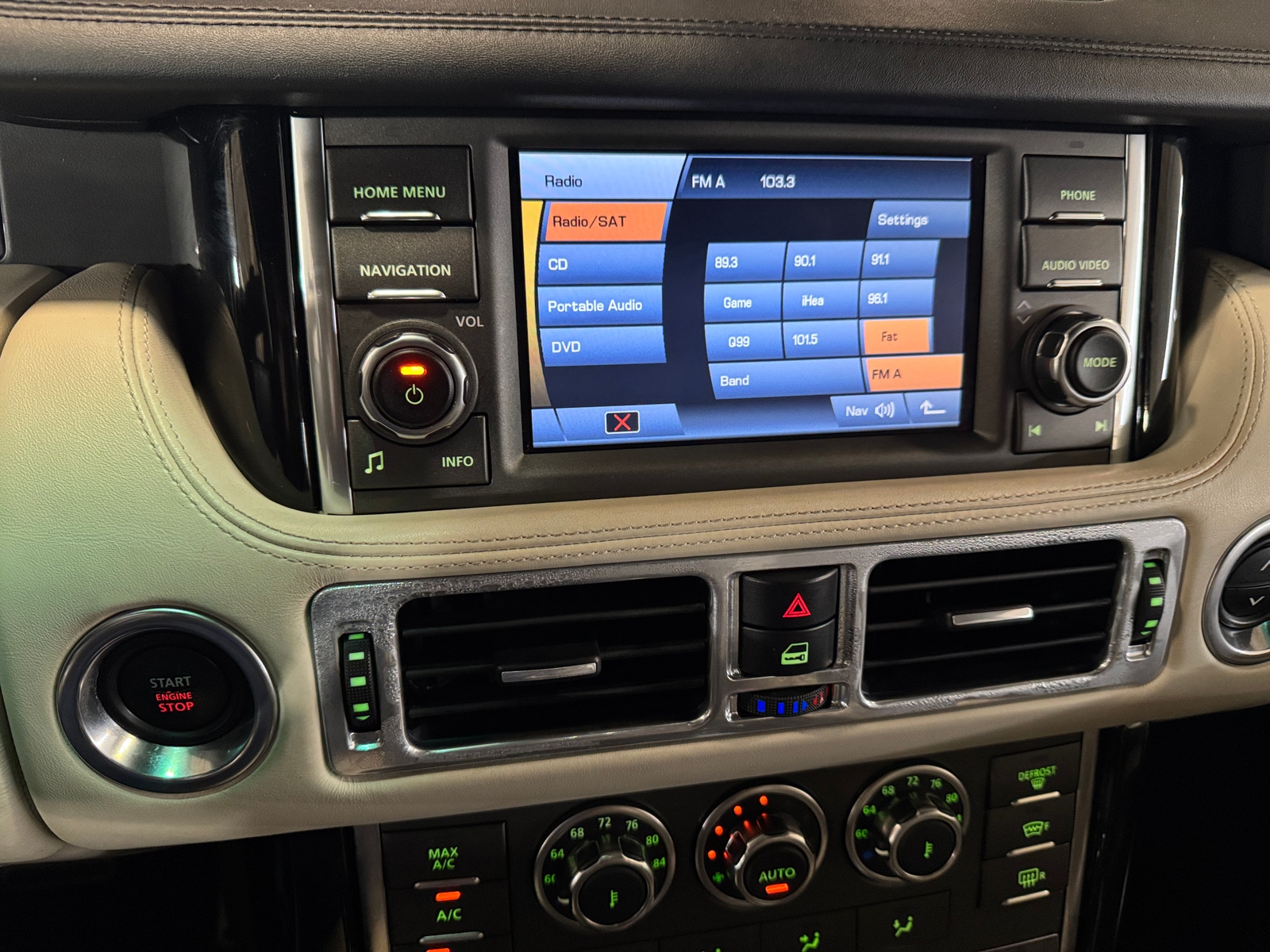 Thumbnail: 2011 Land Rover Range Rover - 3