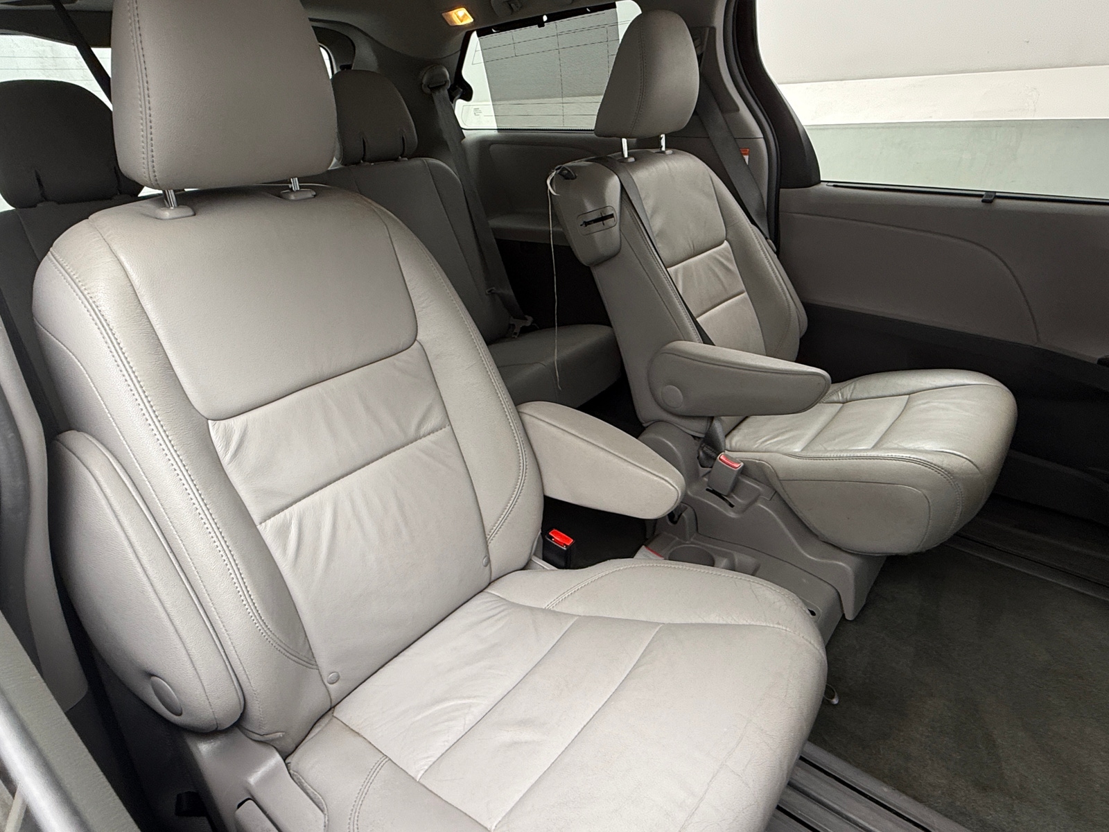 Thumbnail: 2015 Toyota Sienna - 5