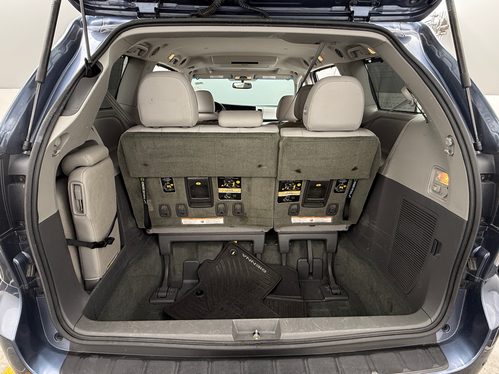 Thumbnail: 2015 Toyota Sienna - 6
