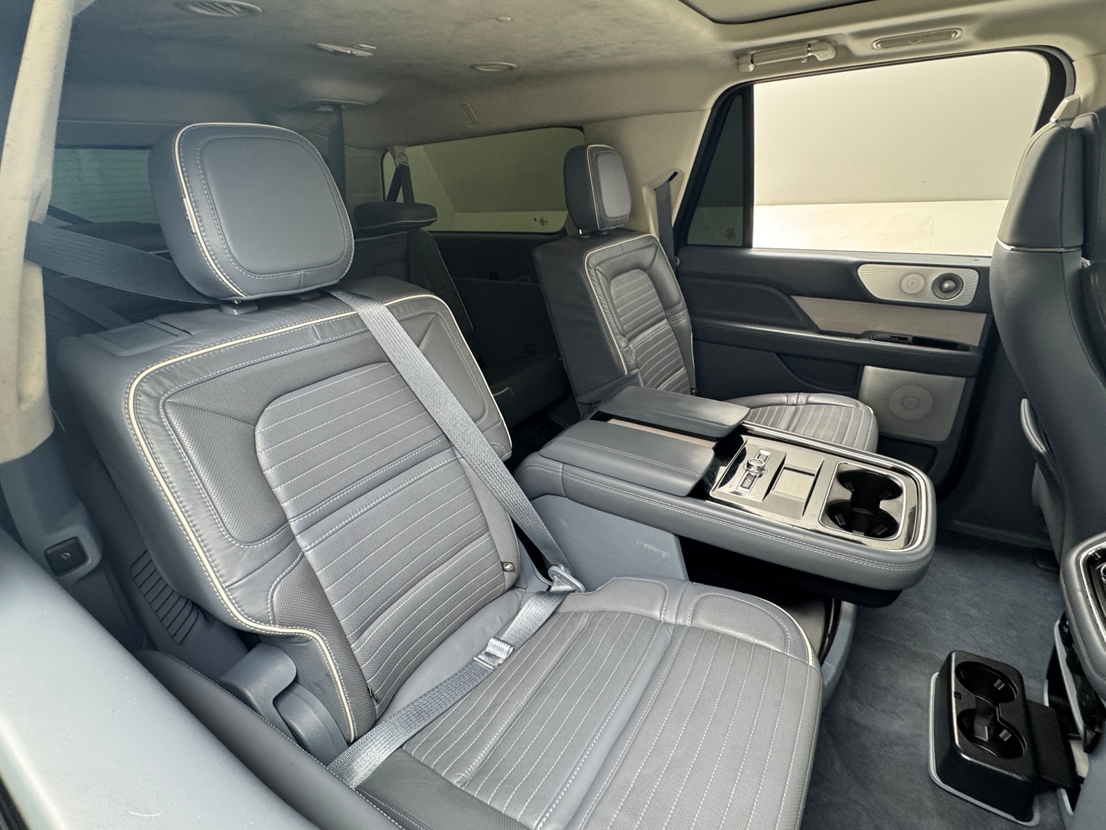 Thumbnail: 2021 Lincoln Navigator L - 5