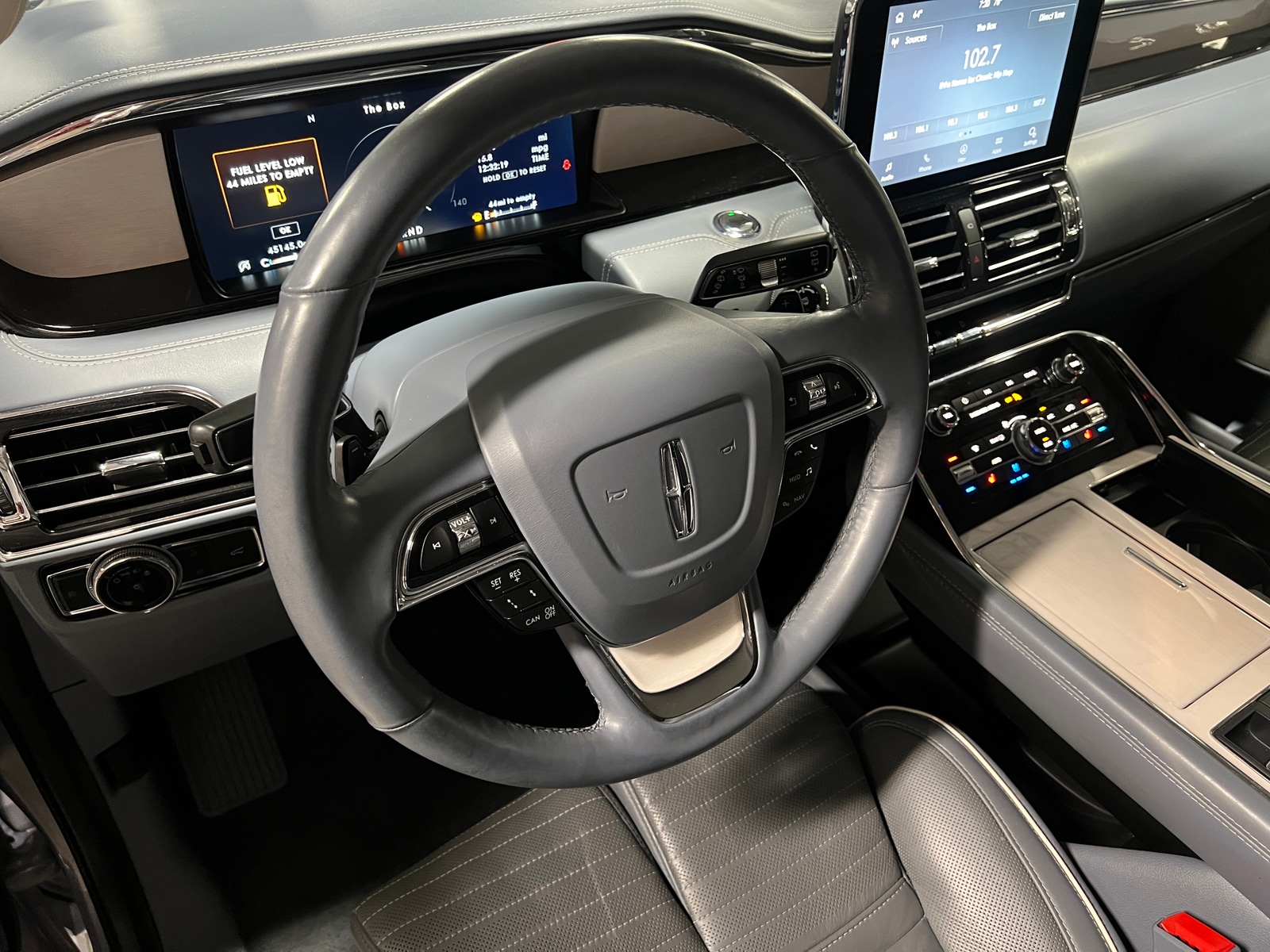 Thumbnail: 2021 Lincoln Navigator L - 4