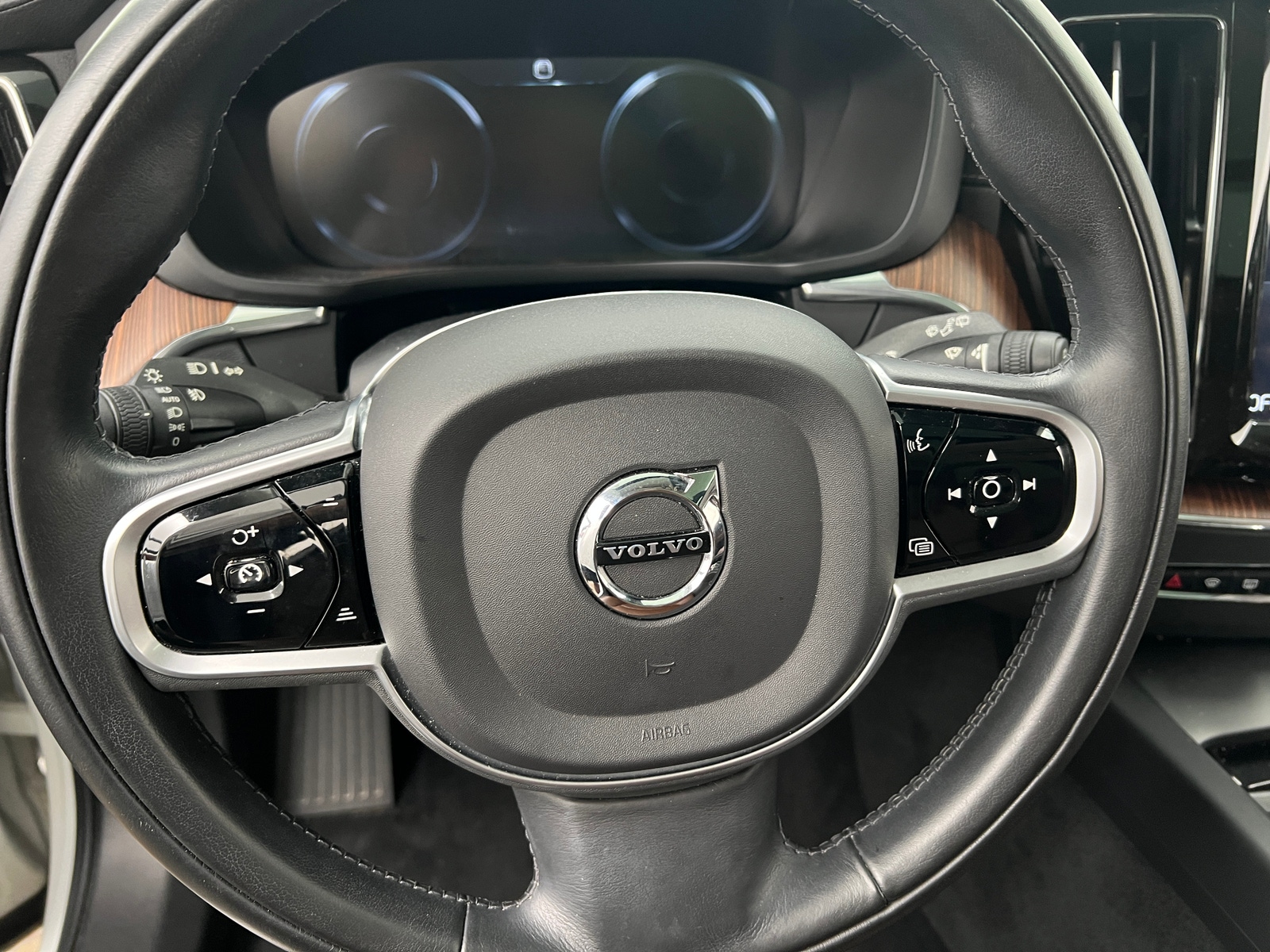 Thumbnail: 2020 Volvo XC60 - 4