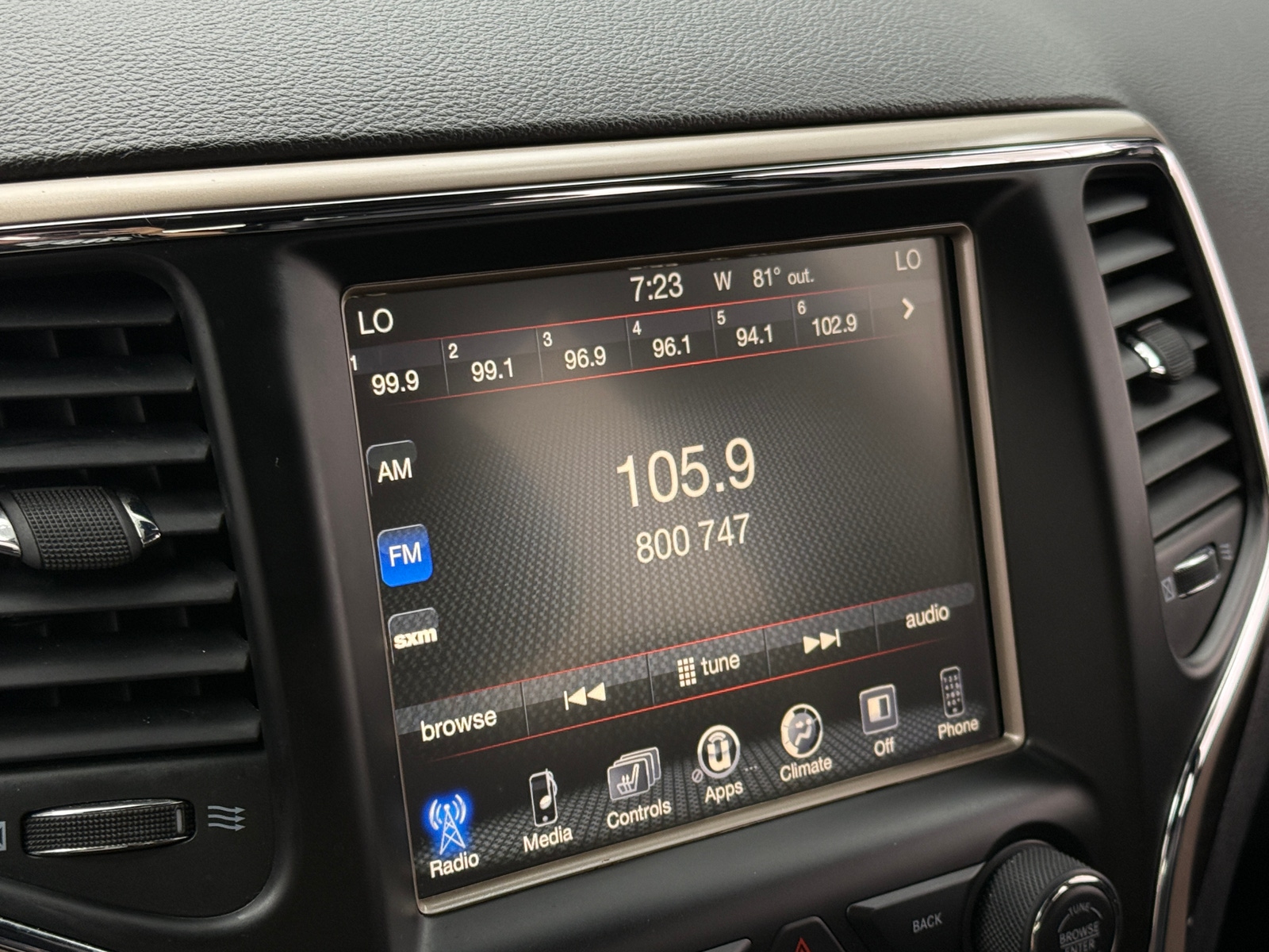 Thumbnail: 2015 Jeep Grand Cherokee - 4