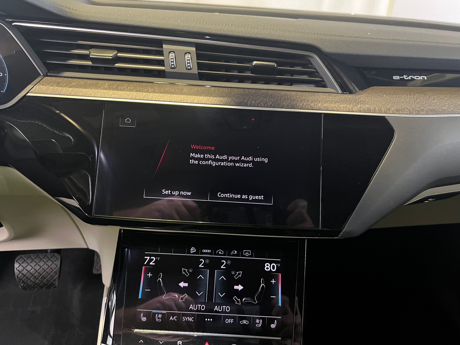 Thumbnail: 2022 Audi e-tron - 3