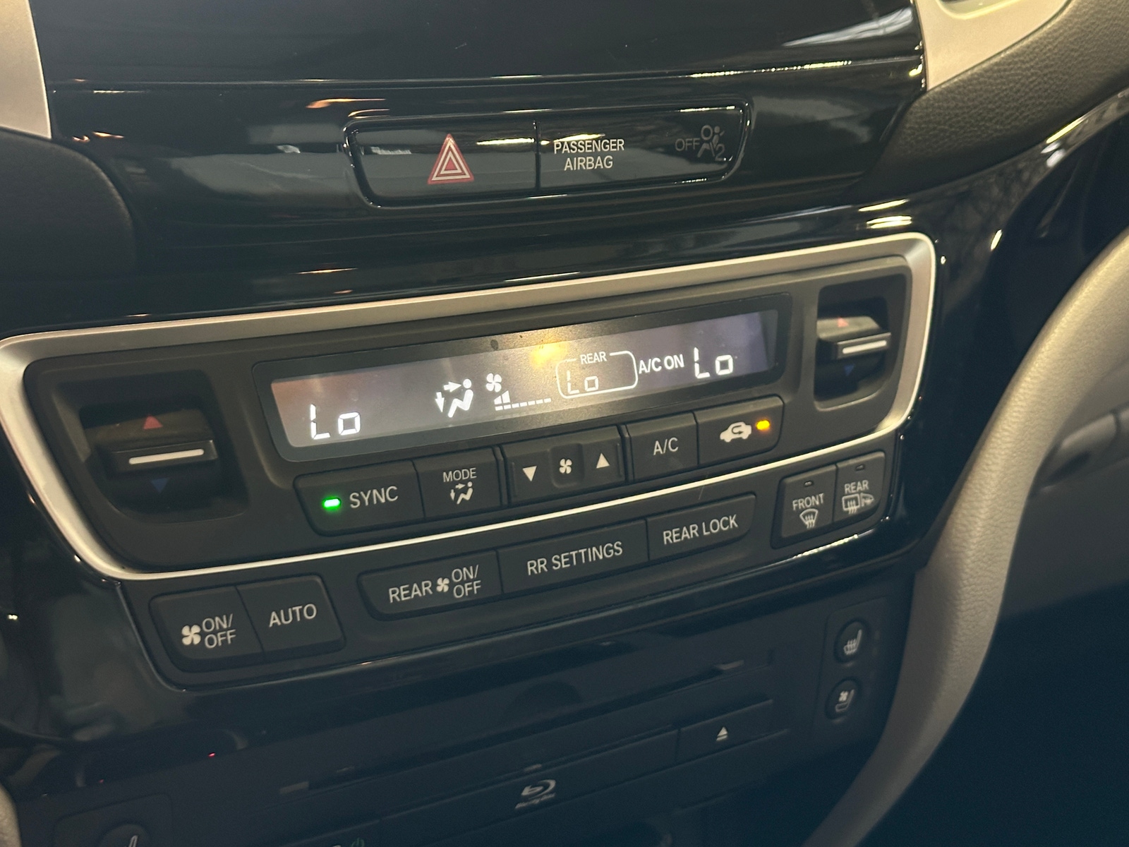 Thumbnail: 2018 Honda Pilot - 3