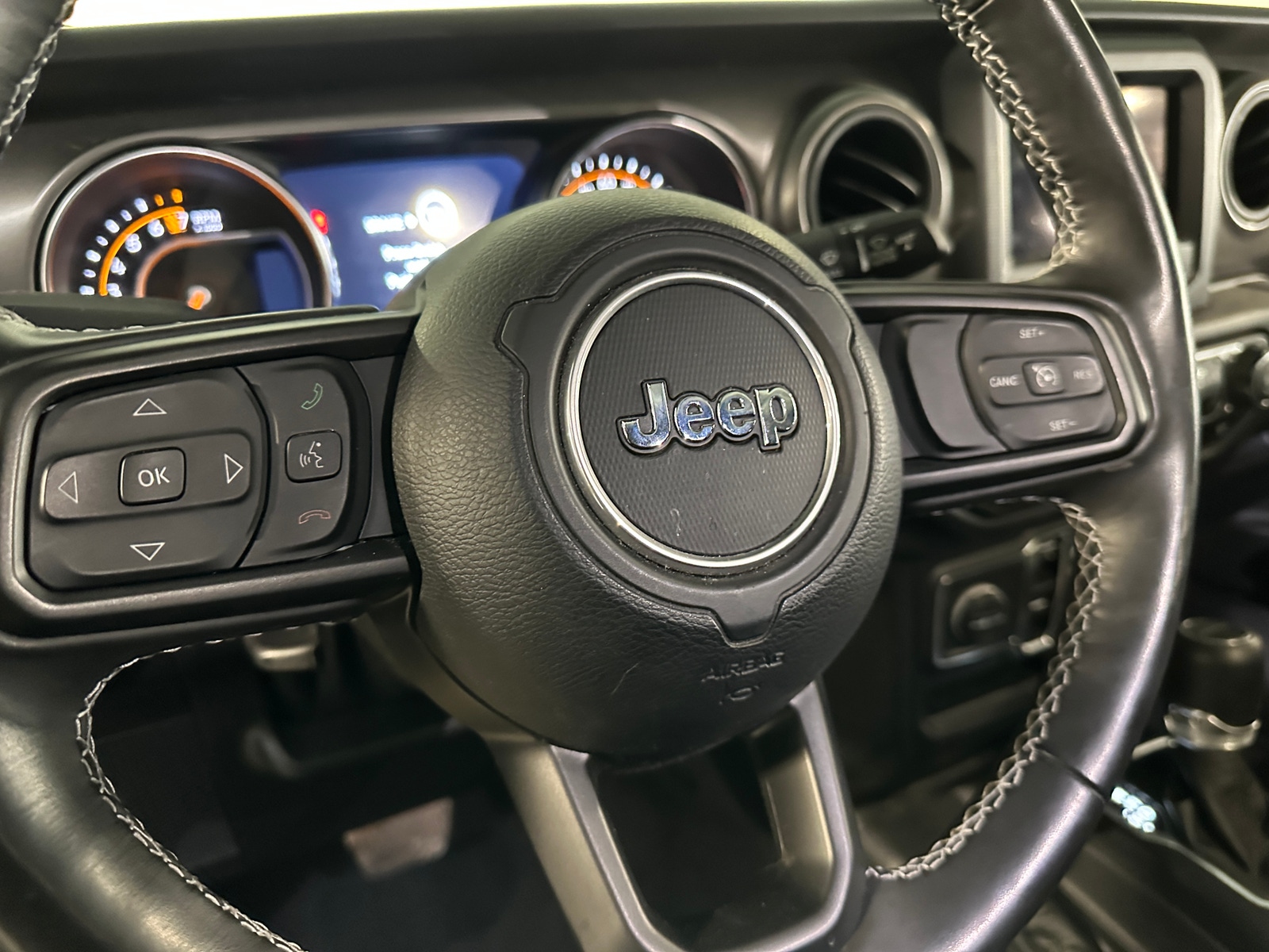 Thumbnail: 2023 Jeep Gladiator - 4