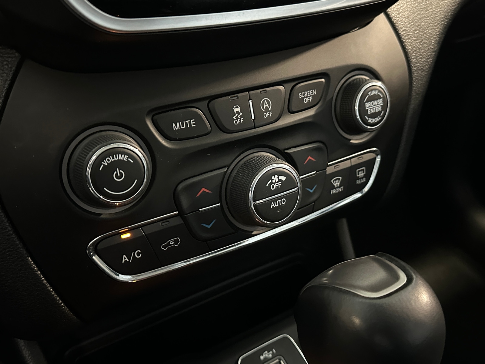 Thumbnail: 2022 Jeep Cherokee - 3