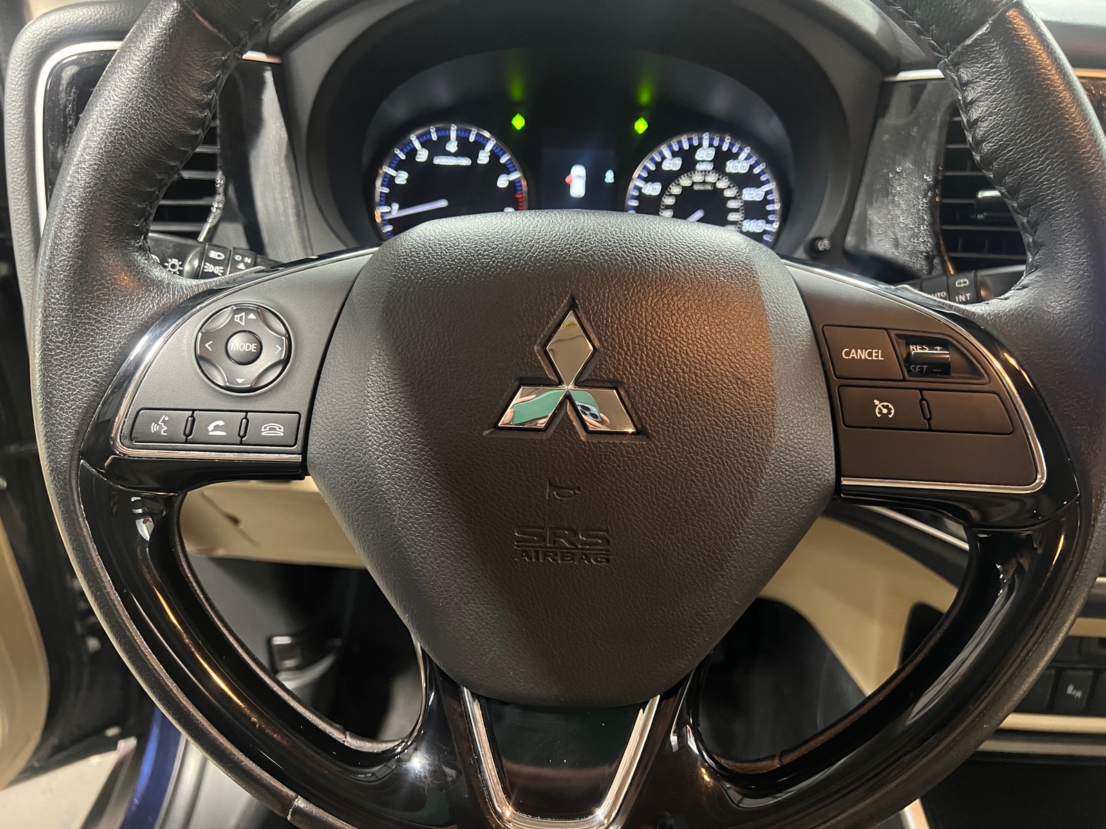 Thumbnail: 2020 Mitsubishi Outlander - 4